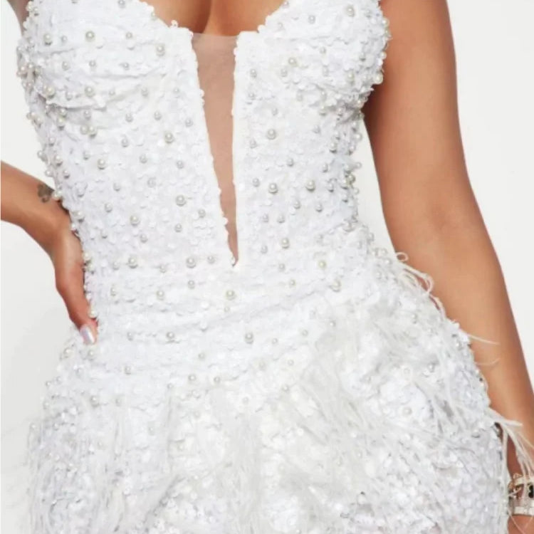 Summer White Color Women Sleeveless Sexy V-Neck Bodycon Mini Dress Pearl Beading Feathers Nightclub Party Birthday Dress