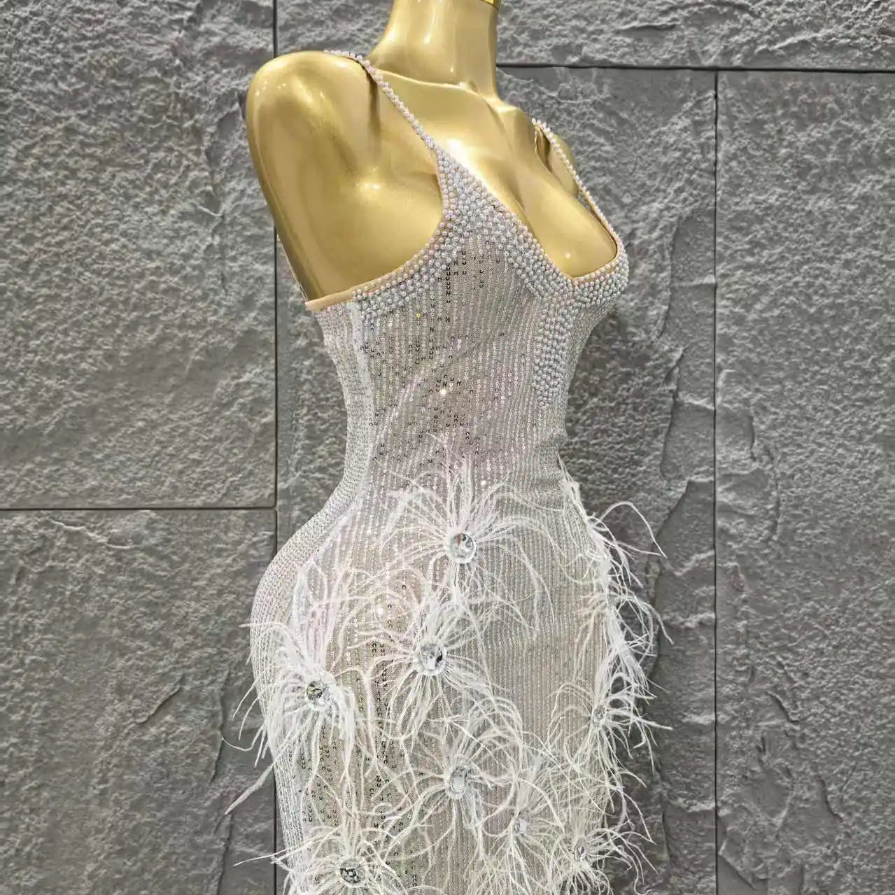 White Color Women Sleeveless Sexy V-Neck Feathers Beading Bodycon Mini Dress Celebrate Nightclub Party Bar Singer Fashion Outfit