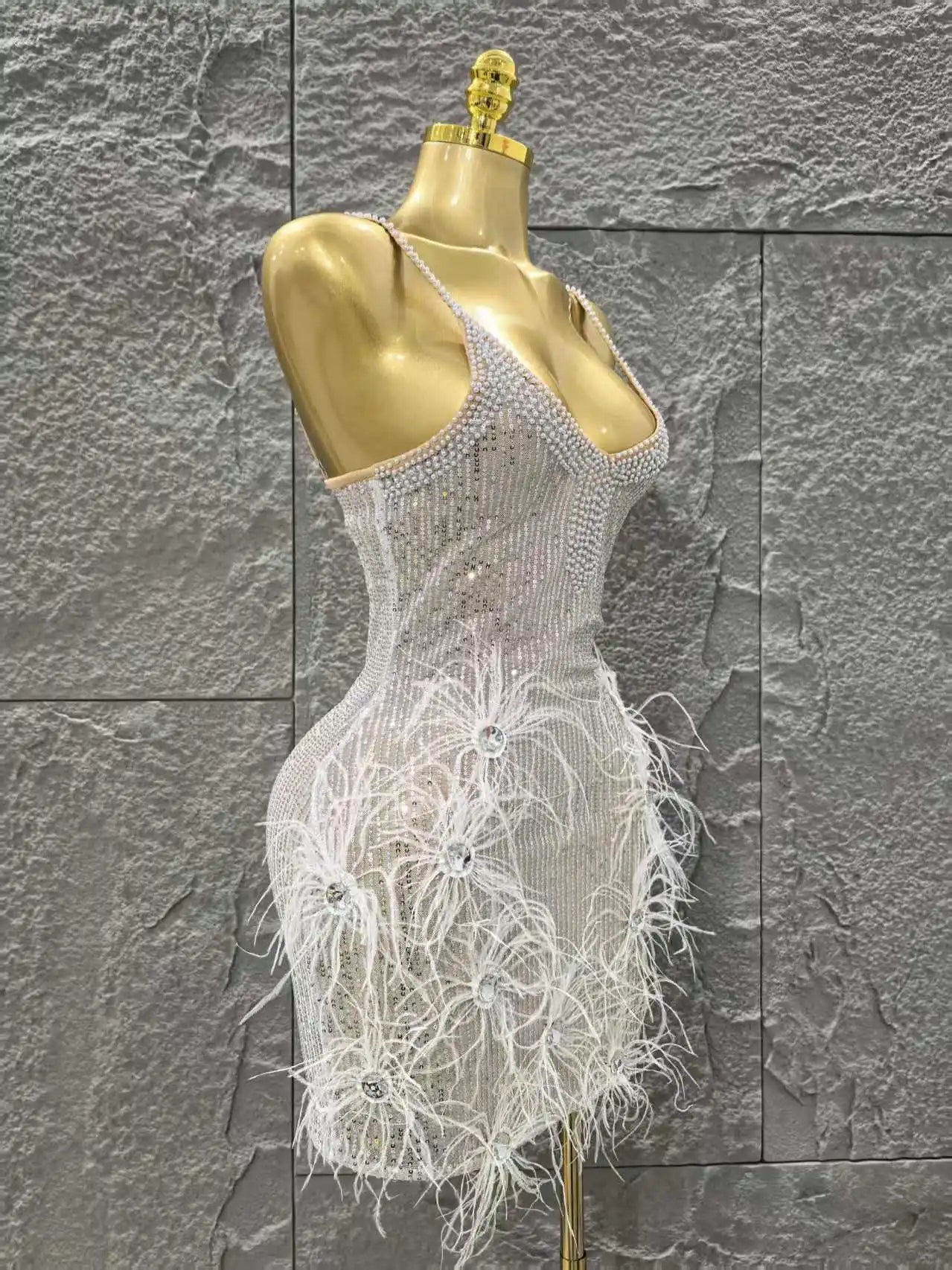 White Color Women Sleeveless Sexy V-Neck Feathers Beading Bodycon Mini Dress Celebrate Nightclub Party Bar Singer Fashion Outfit