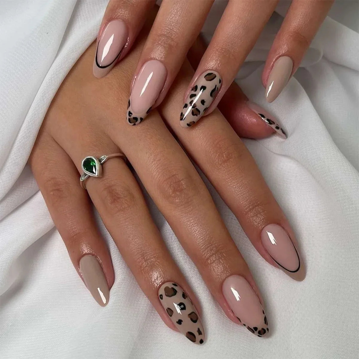 24Pcs Mid-length Almond Nails Set Press on Leopard Print French Fake Nails 3D Bow Pearl Reusable Full Cover False Nails Tips Art