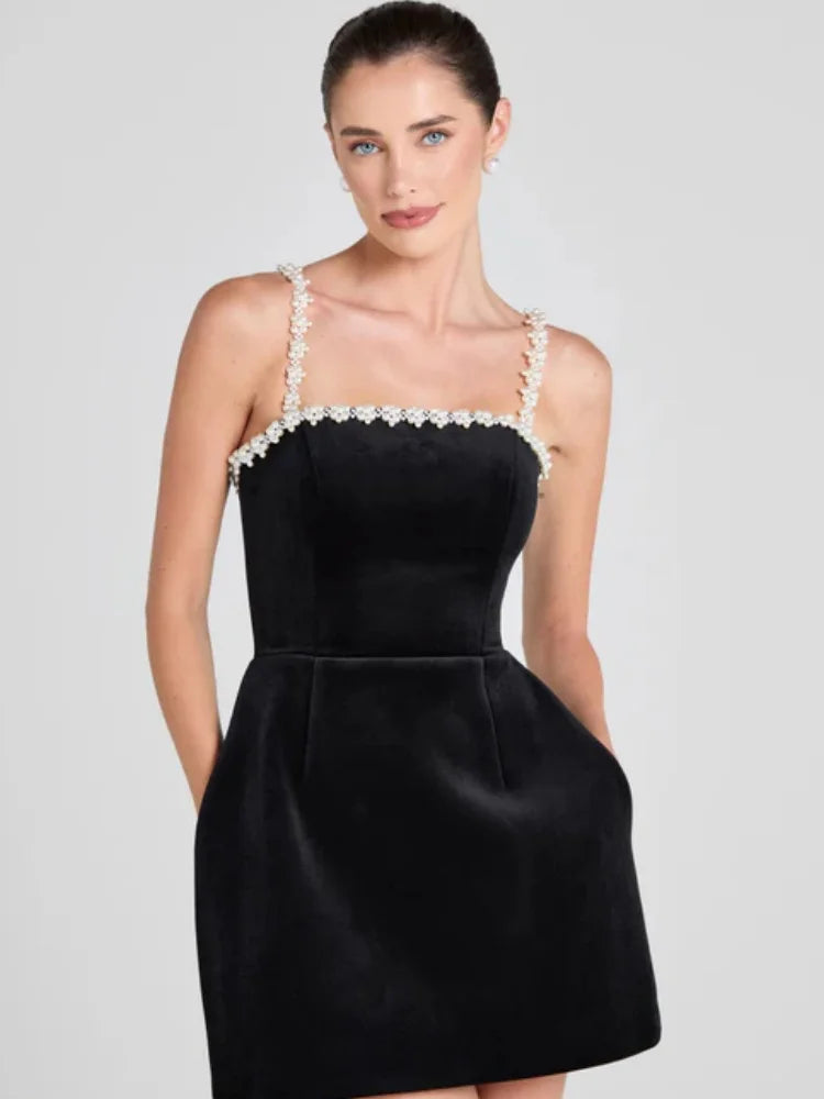 Vestido curto feminino preto, sexy, com alças, gola quadrada, miçangas, reto, elegante, festa à noite, tapete vermelho