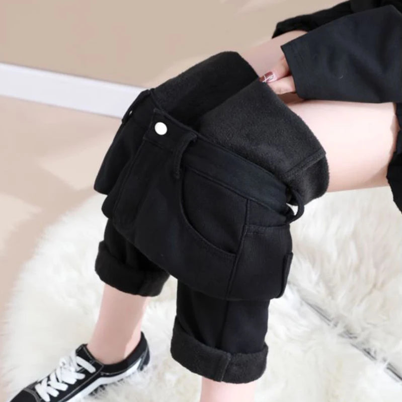 Women Denim Jeans Plus Velvet Autumn and Winter Regular Fit Straight Classic Fashion Warm Pants Black Velvet