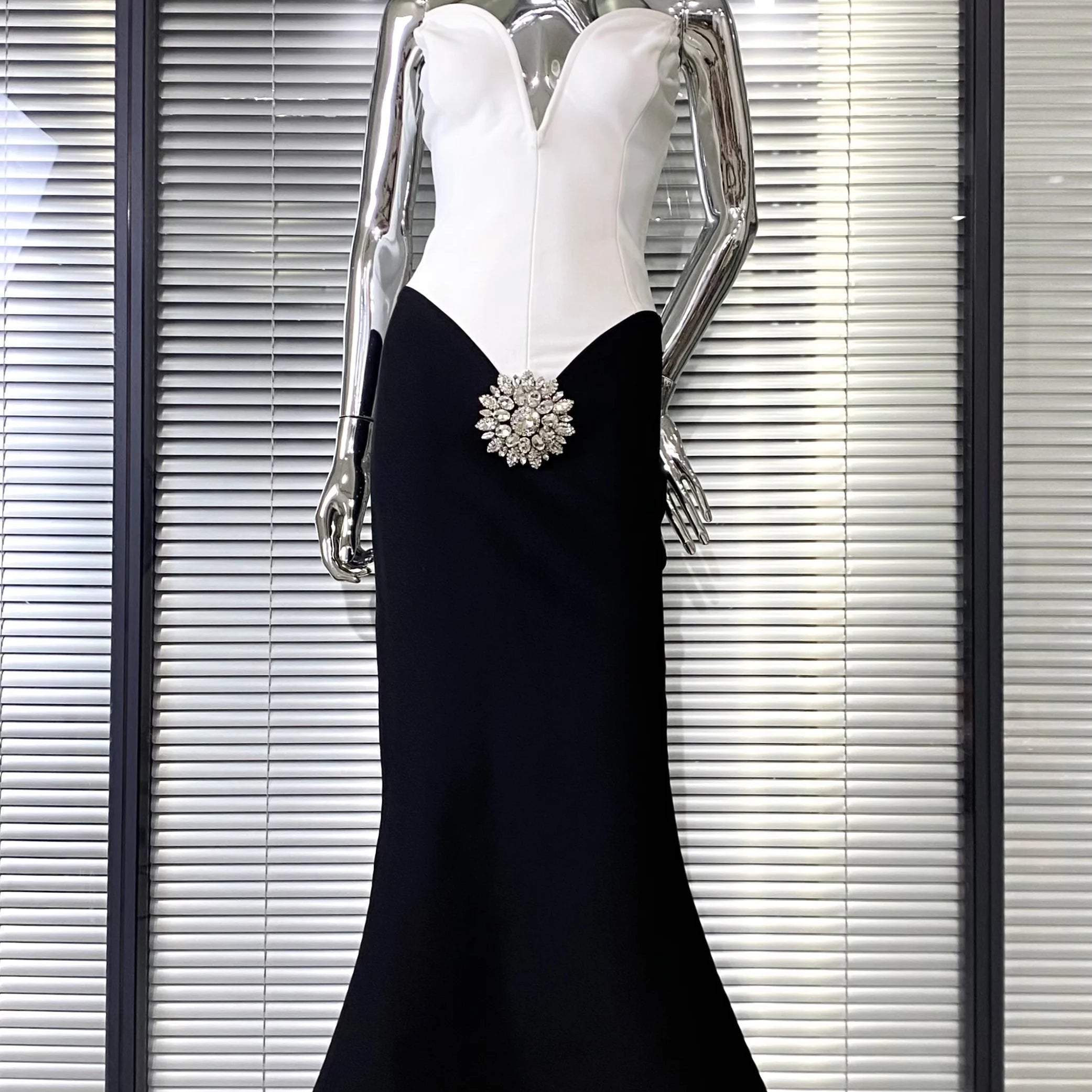 Luxury Diamonds Strapless Package Hips White Patchwork Black Bandage Dress  Fashion Woman Party Dress Celebrity Party Vestido