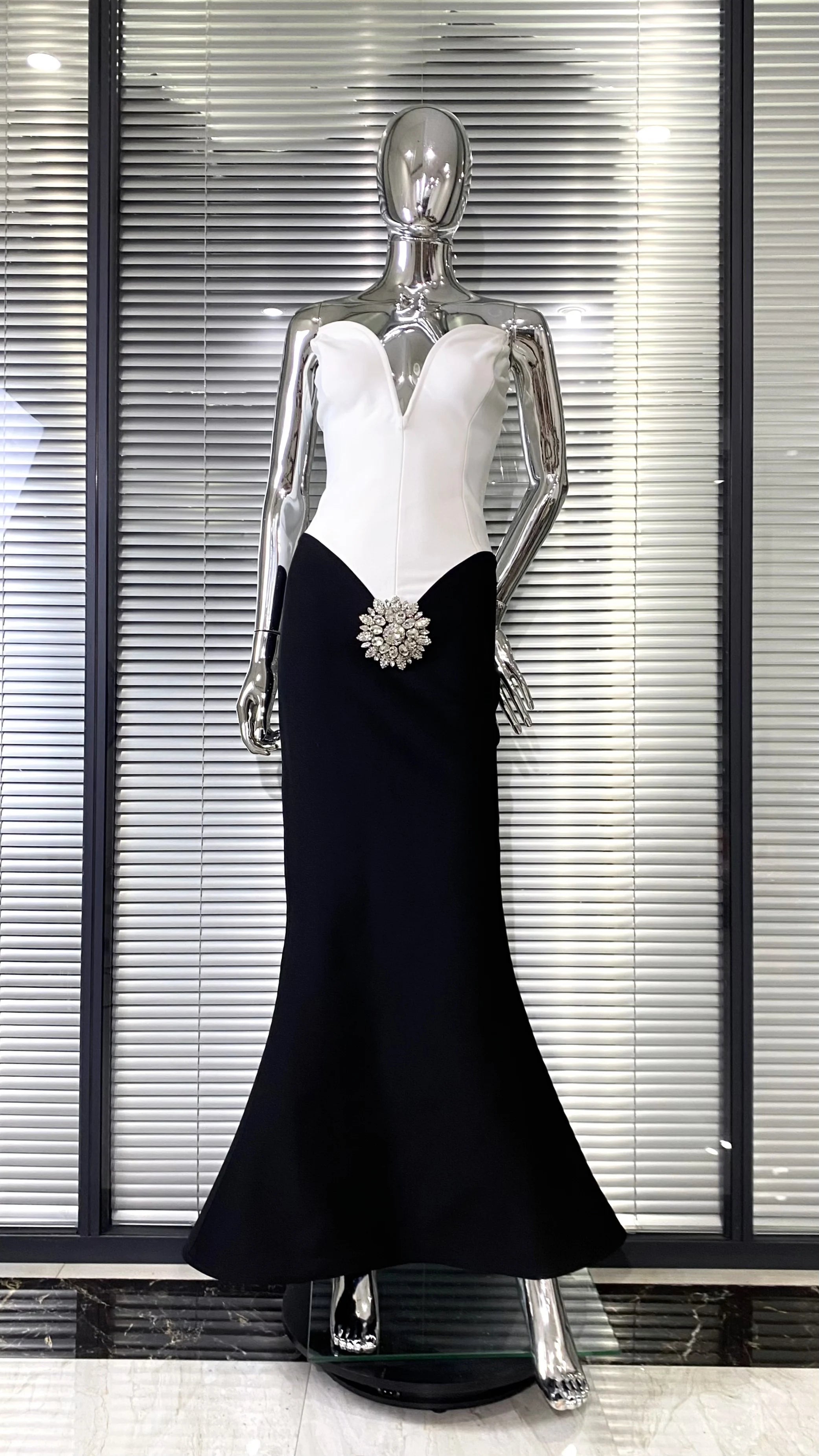 Luxury Diamonds Strapless Package Hips White Patchwork Black Bandage Dress  Fashion Woman Party Dress Celebrity Party Vestido