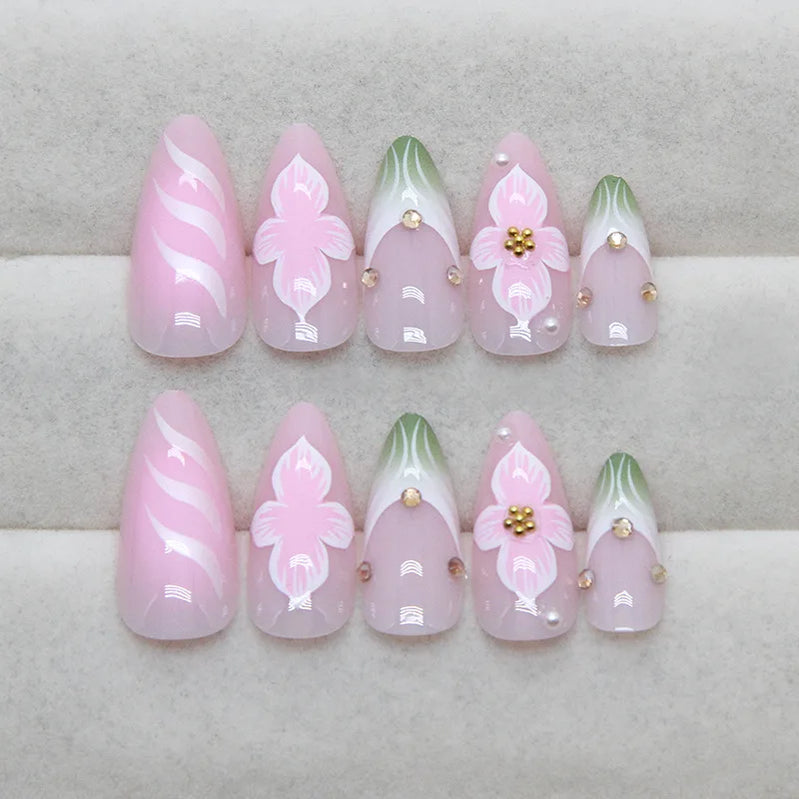 24 peças de pontas de unhas postiças de amêndoa doce, pintadas à mão, com padrão de flores e pérolas, blush rosa, unhas postiças estilo suave