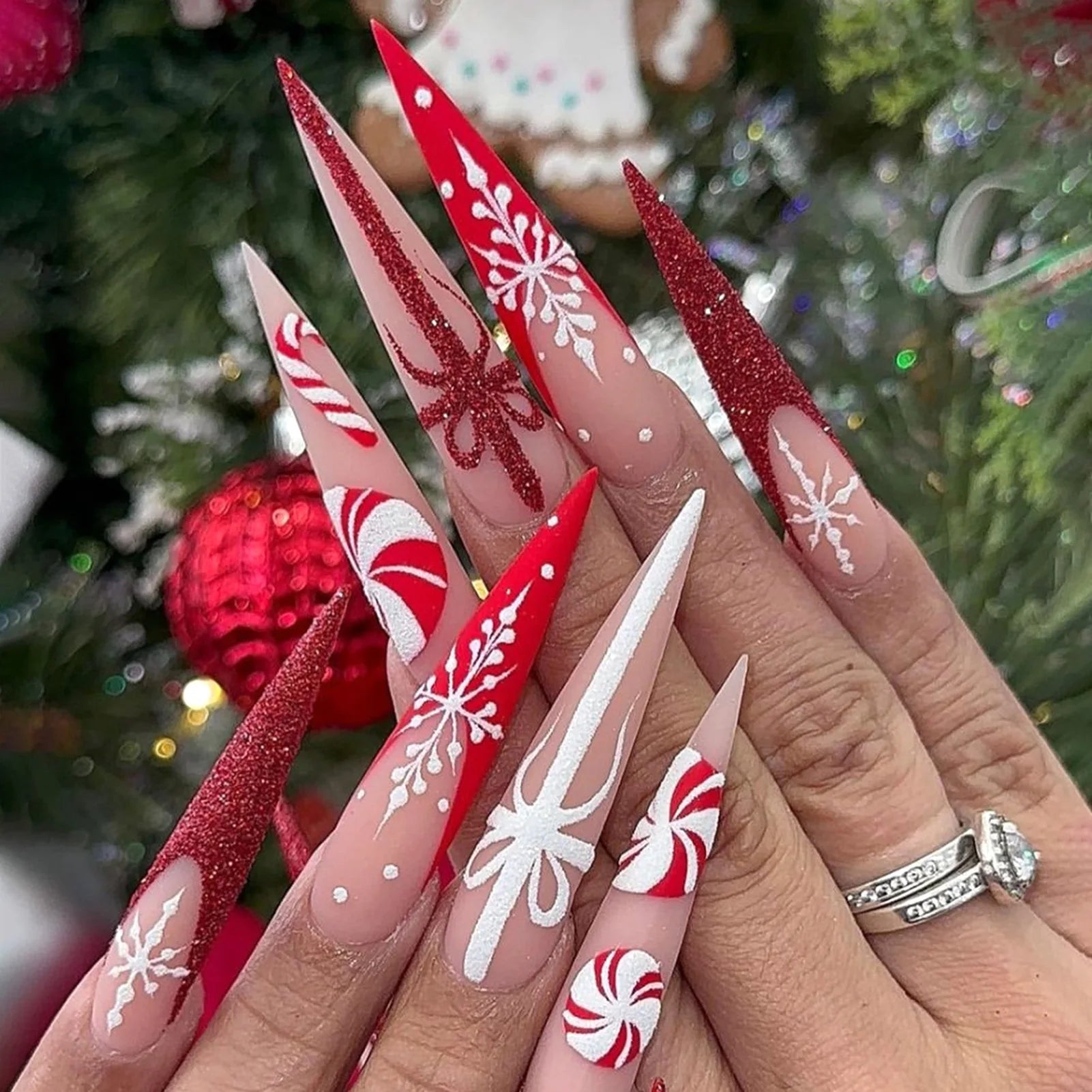 2025 New Christmas Fake Nail Tips Wearable Almond False Nails with Snowflake Flower Print European Xmas New Year Press on Nails