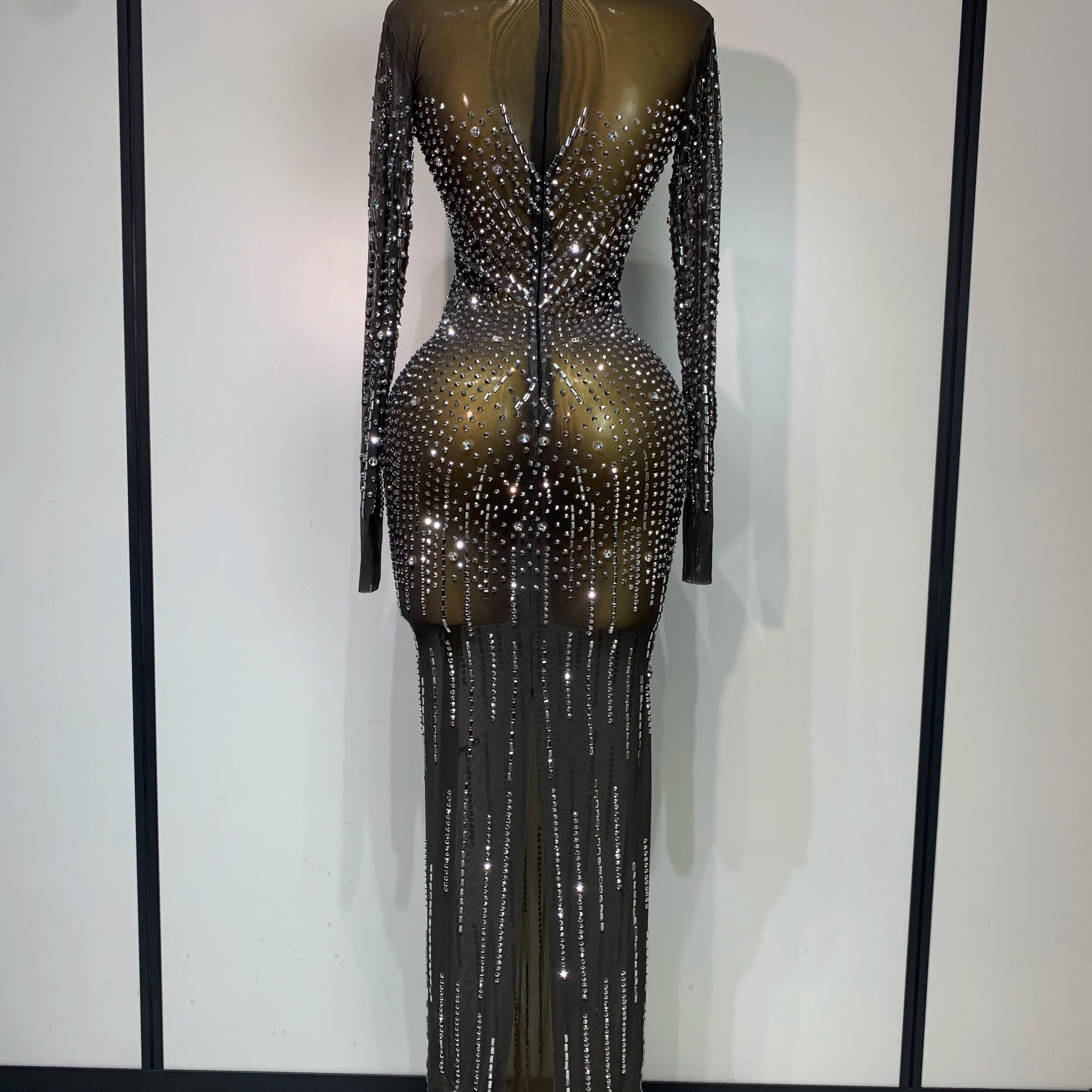 Vestido feminino sexy de malha com manga comprida e transparente 2025, elegante, festa noturna, luxo, aniversário, clube, traje de apresentação com strass