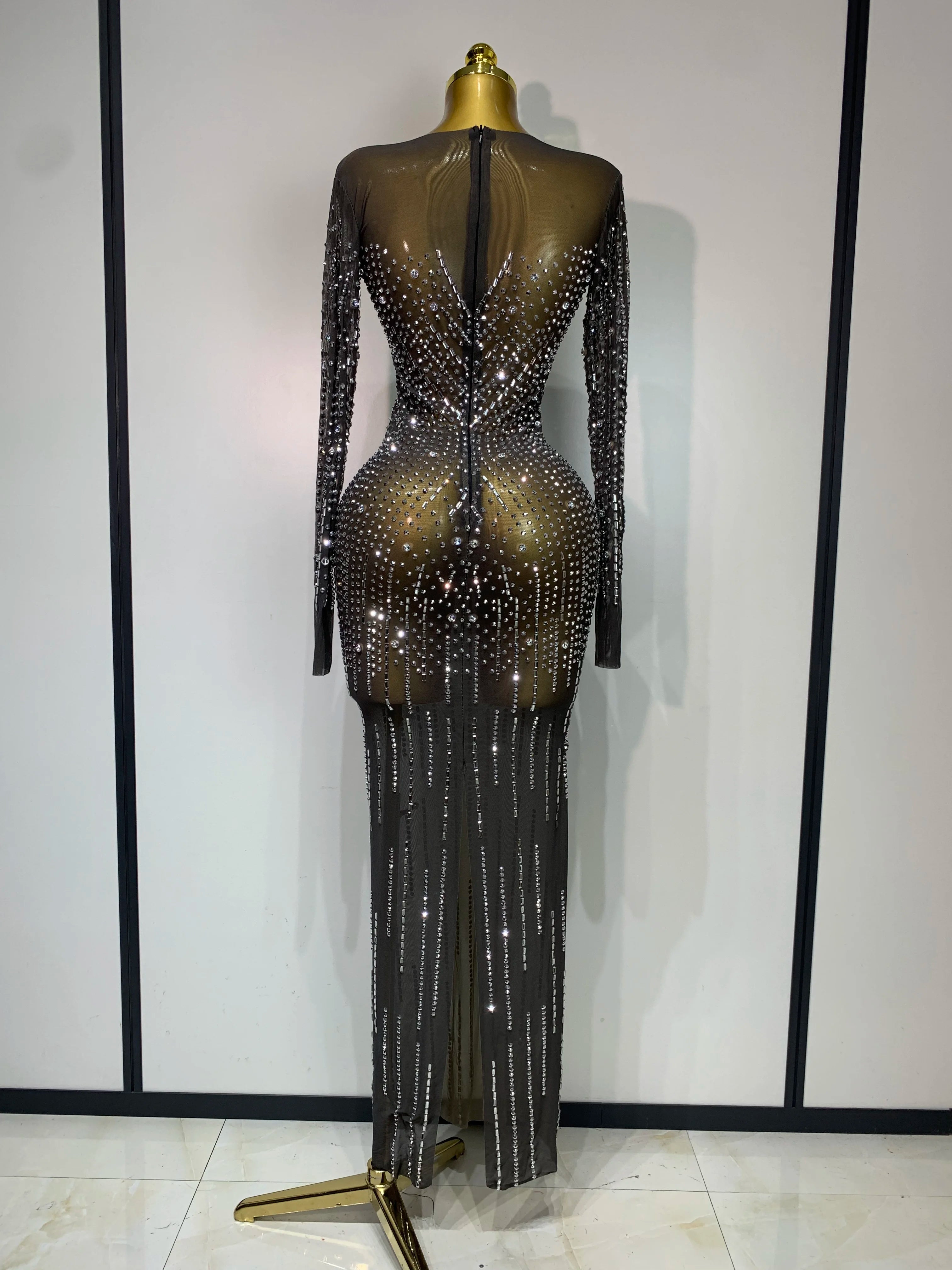 Vestido feminino sexy de malha com manga comprida e transparente 2025, elegante, festa noturna, luxo, aniversário, clube, traje de apresentação com strass