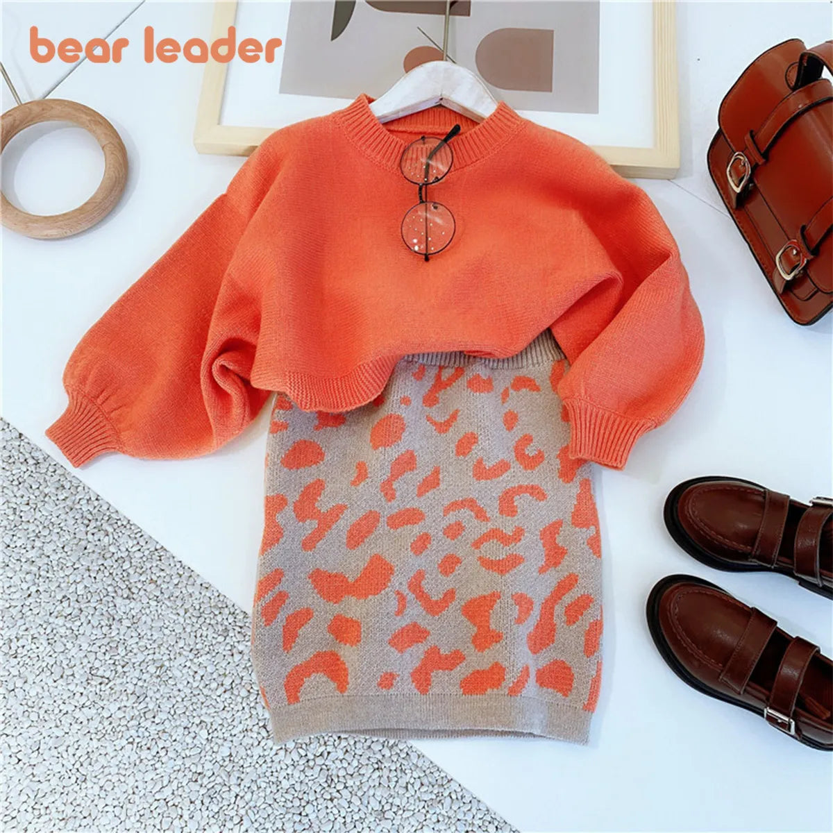 Bear Leader Girls Clothing Sets Autumn New Fashion Kid Sweater Top med nederdel Fashion Outfit 2pcs Elegant tøj i 2-6 år