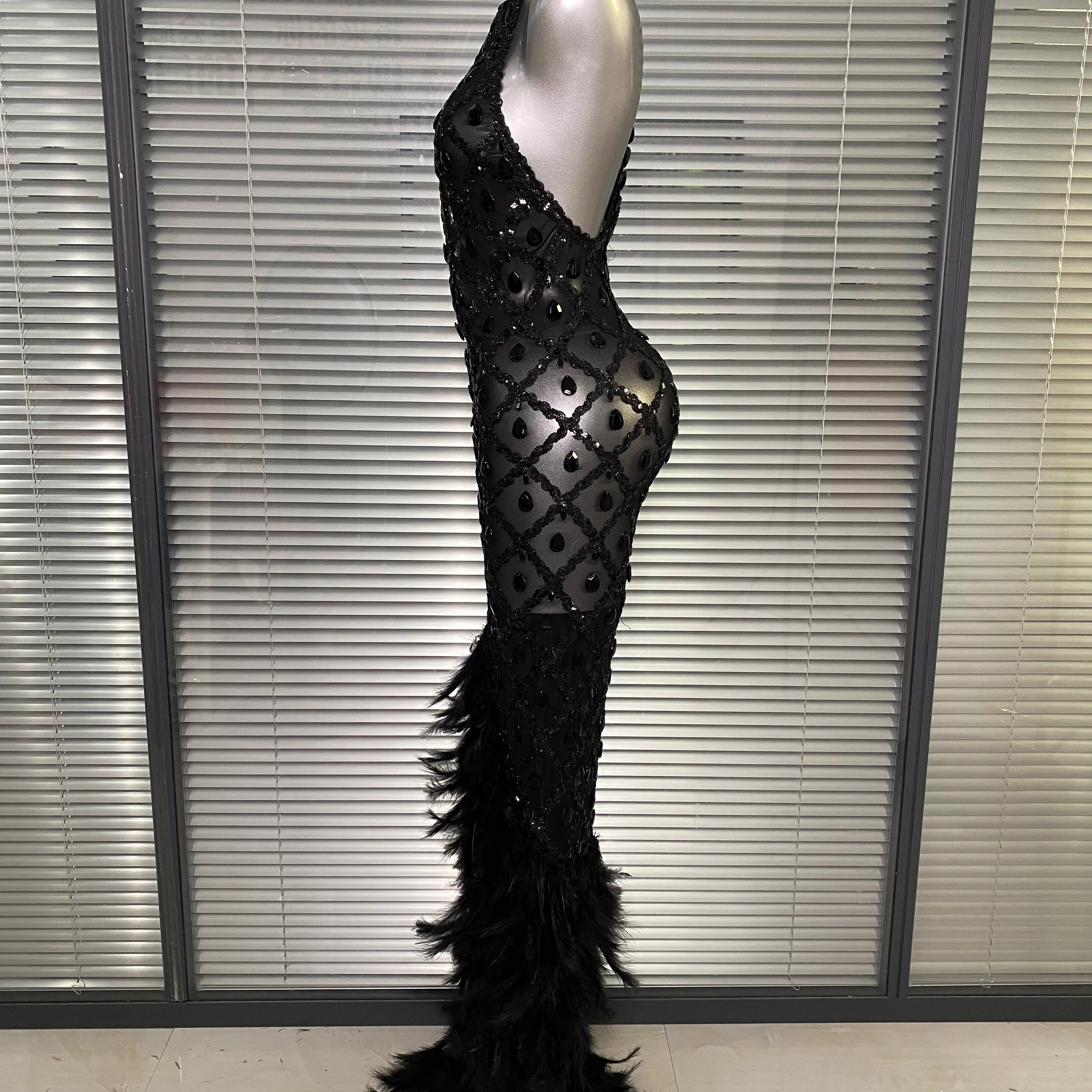 New Women Sexy Black Red Feathers Crystal Diamonds Maxi Dress Birthday Party Costume Elegant Singer Stage Performance Dress