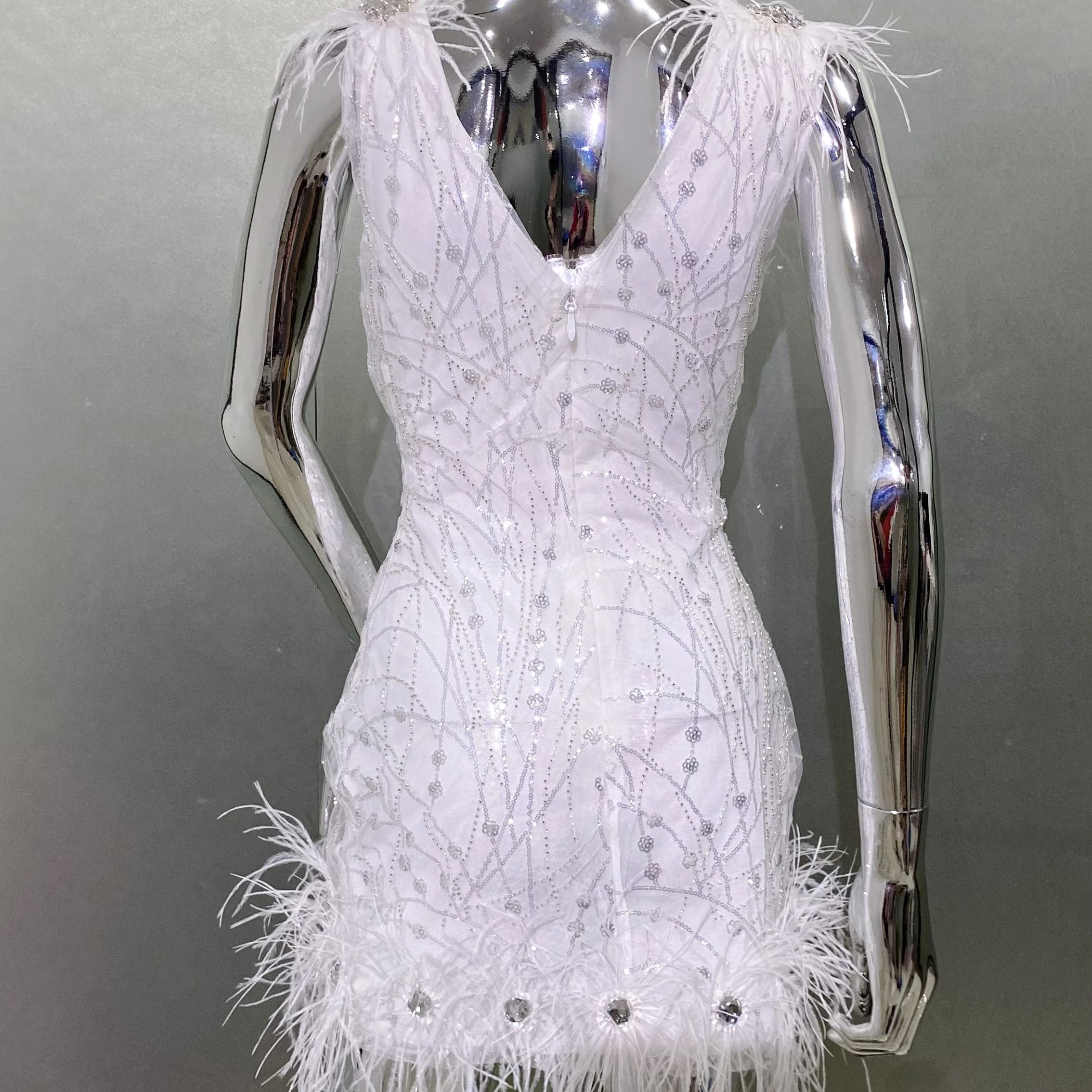 New Arrival White Color Women Sleeveless Sexy V-Neck Bodycon Mini Dress Feathers Sequins Celebrate Evening Party Birthday Dress