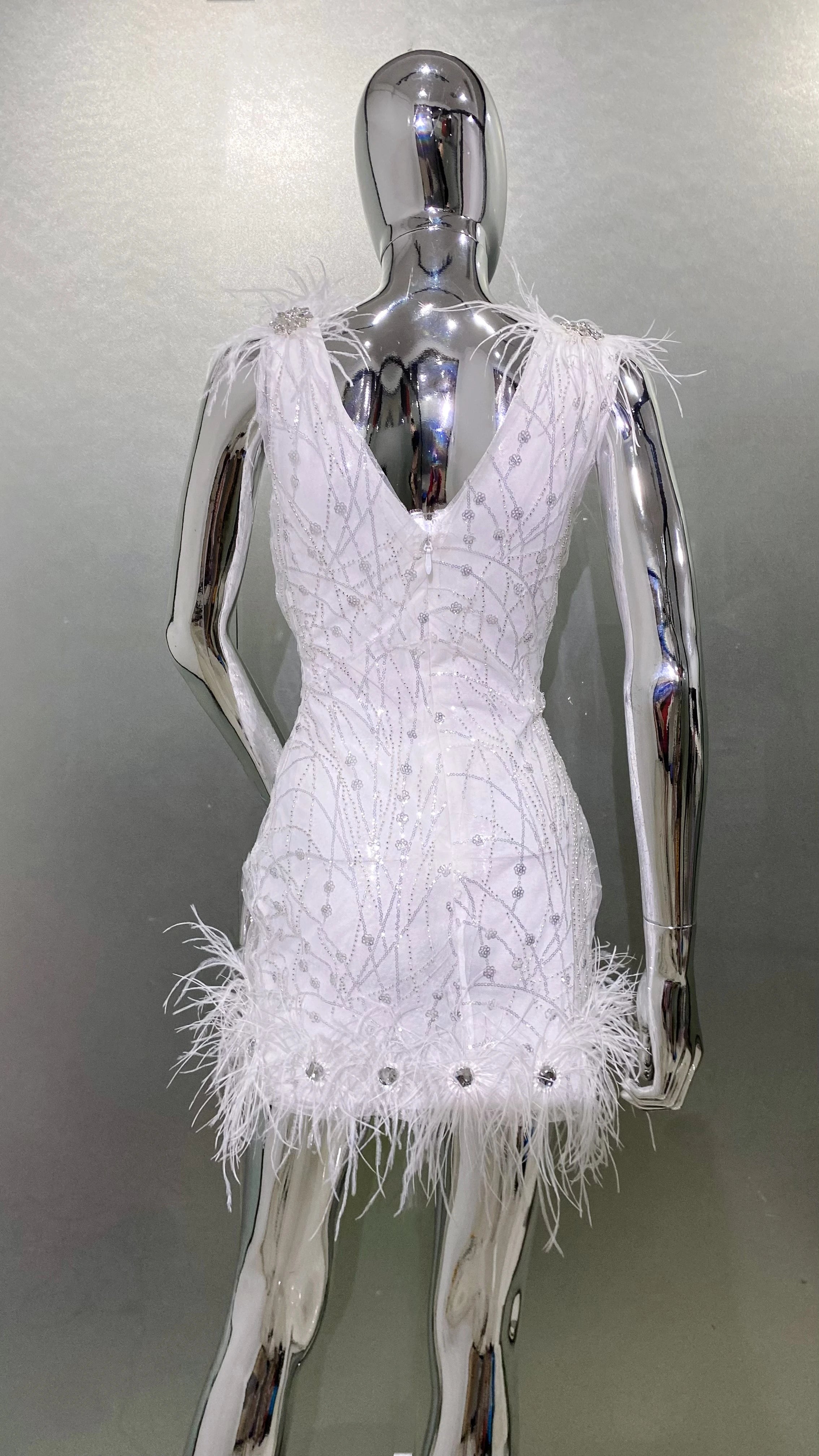 New Arrival White Color Women Sleeveless Sexy V-Neck Bodycon Mini Dress Feathers Sequins Celebrate Evening Party Birthday Dress