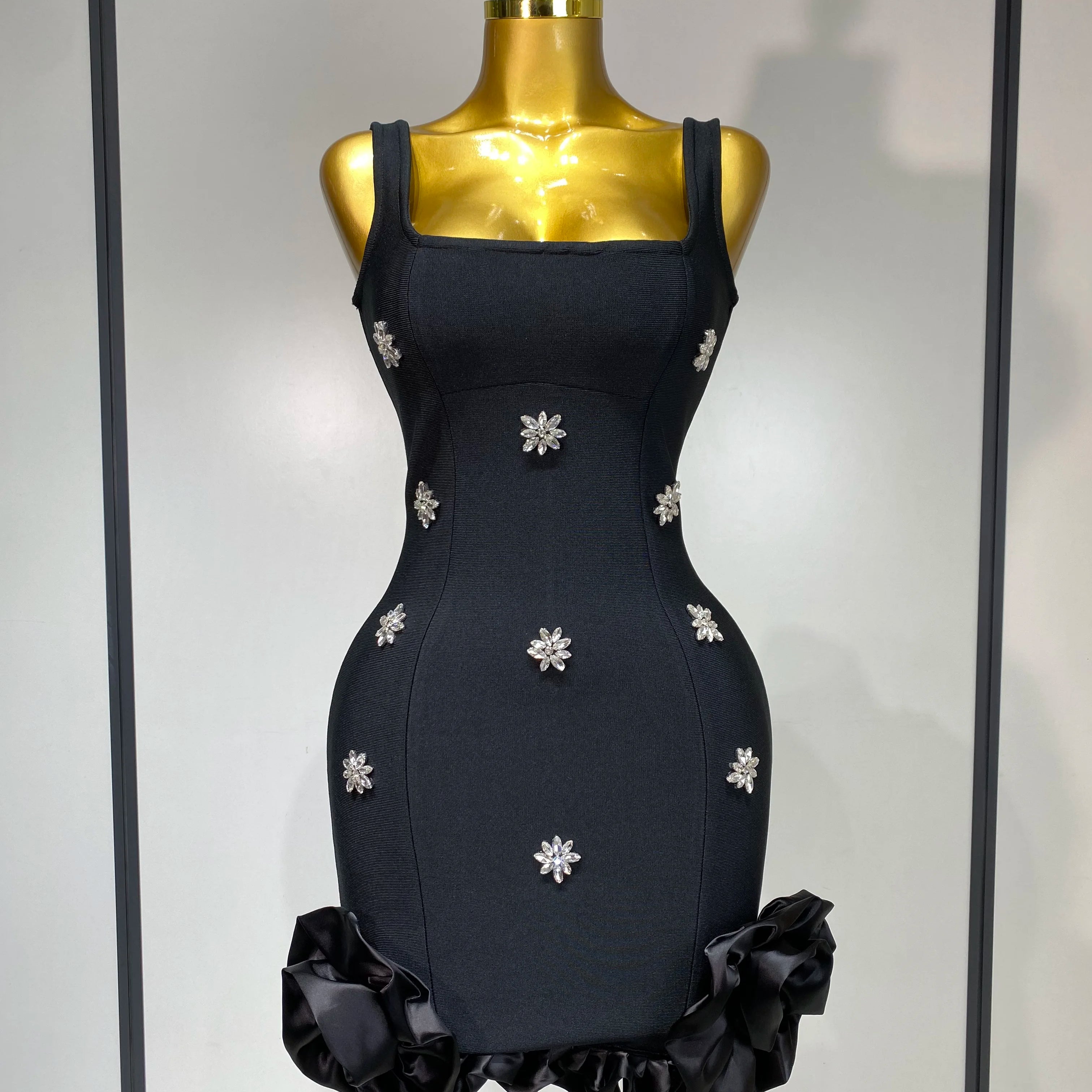 Shining Diamonds Sleeveless Sexy Bodycon Mini Bandage Dress Ruffles Celebrate Evening Party Luxury Birthday Outfit Vestido