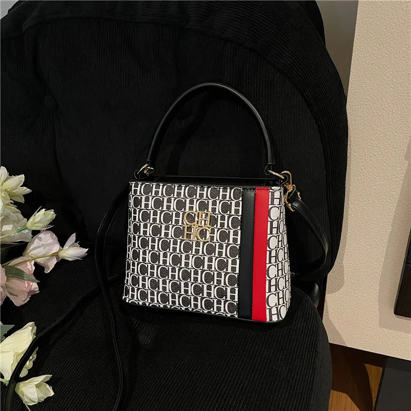 Hot-selling Luxury Paris Trend Portable Bag Shoulder  Bag Fashion Designer Large Capacity Versatile Compartment Women's Bag