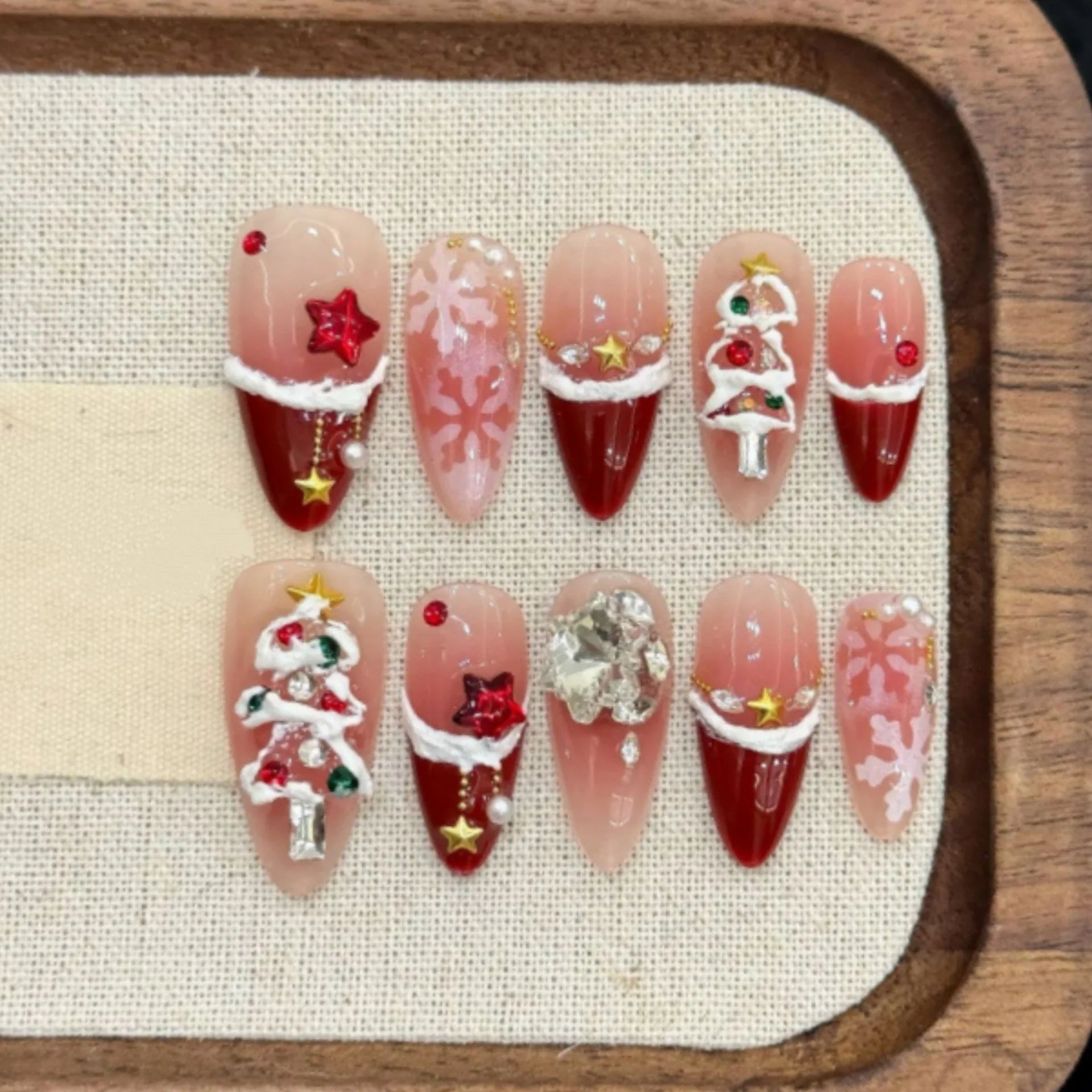 10pcs Christmas Blush Handmade Fake Nail Art Red French Mid-length Almond False Nails Diamond Snowflake Design Press on Nails