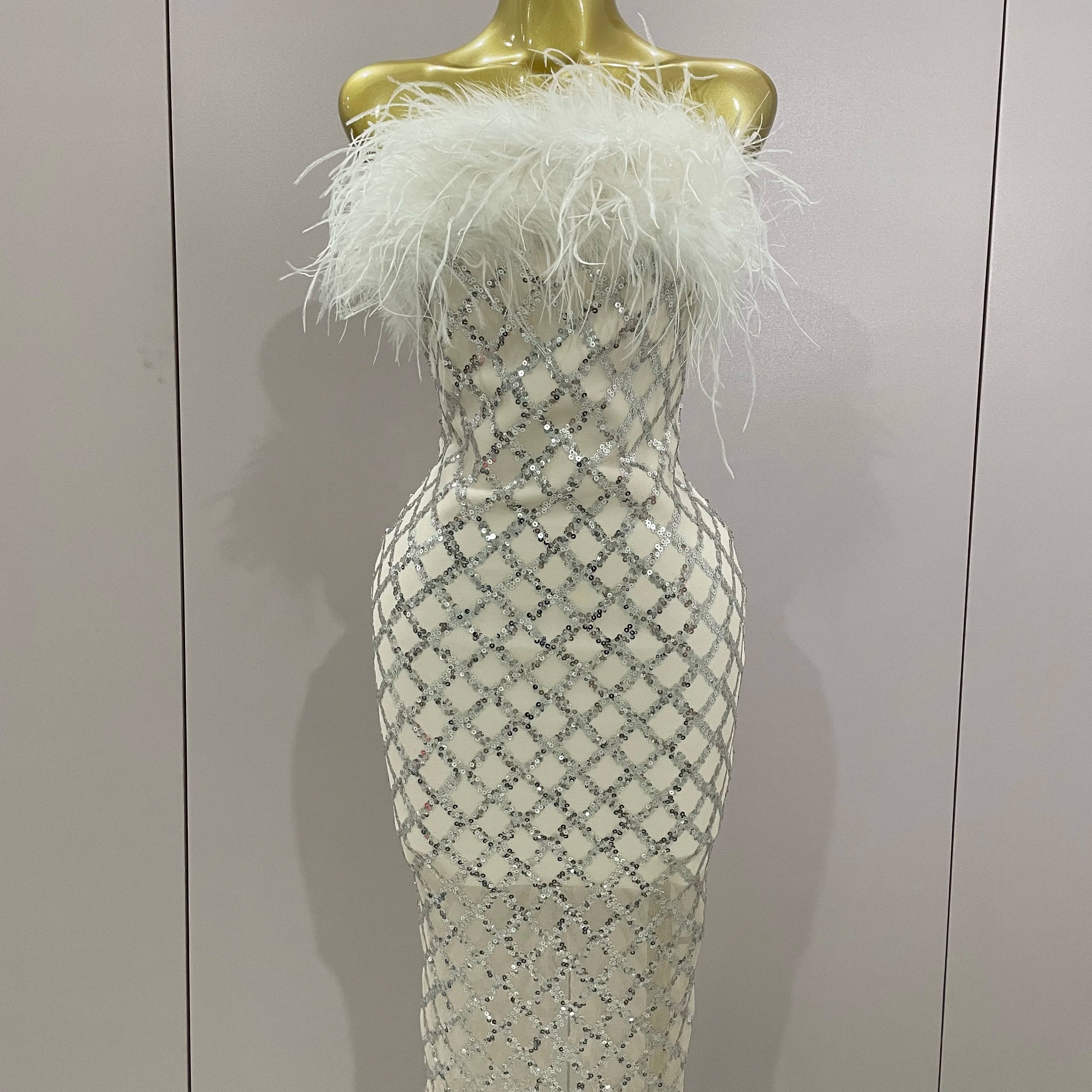 2025 New Shinning White Feathers Sequins Straples Bodycon Dress Women Fashion Celebrate Luxury Birthday Party Cocktail Dress