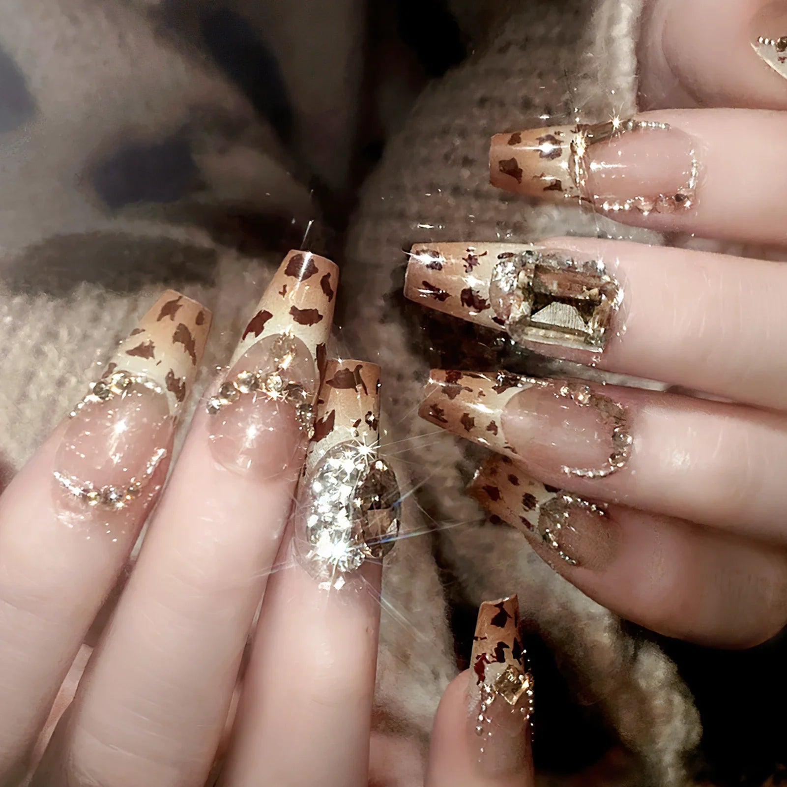 Autumn Winter Leopard Printed French Press On Nails 24Pcs Medium Length Coffin Fake Nails Shiny Diamond Decor Wearable Nails Art