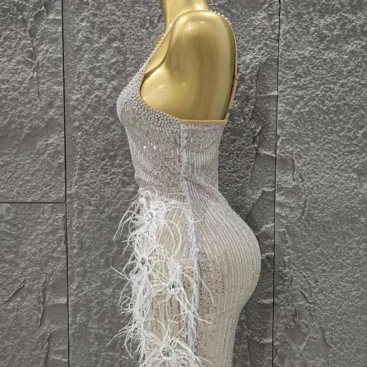 White Color Women Sleeveless Sexy V-Neck Feathers Beading Bodycon Mini Dress Celebrate Nightclub Party Bar Singer Fashion Outfit