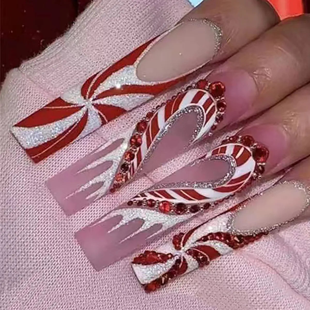 クリスマスプレゼント虚偽の爪キラキラ赤いラインストーンリボンデザイン偽のネイルパッチロングコフィンバレエウェアラブルプレス爪の先端