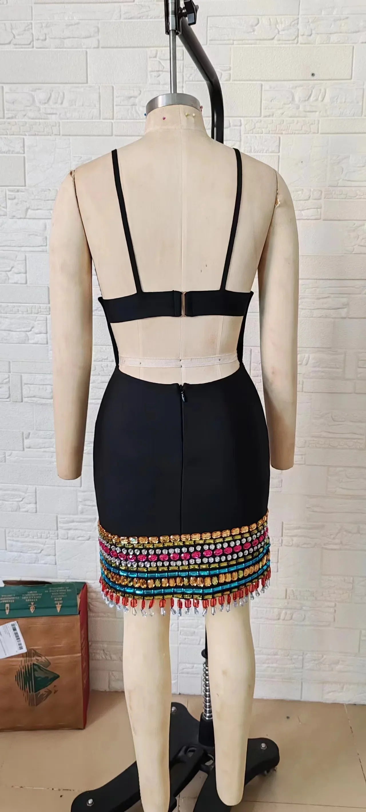 New Spring Women Sleeveless Sexy V-Neck Bodycon Midi Bandage Dress Colorful Crystal Nightclub Party Celebrate Dress