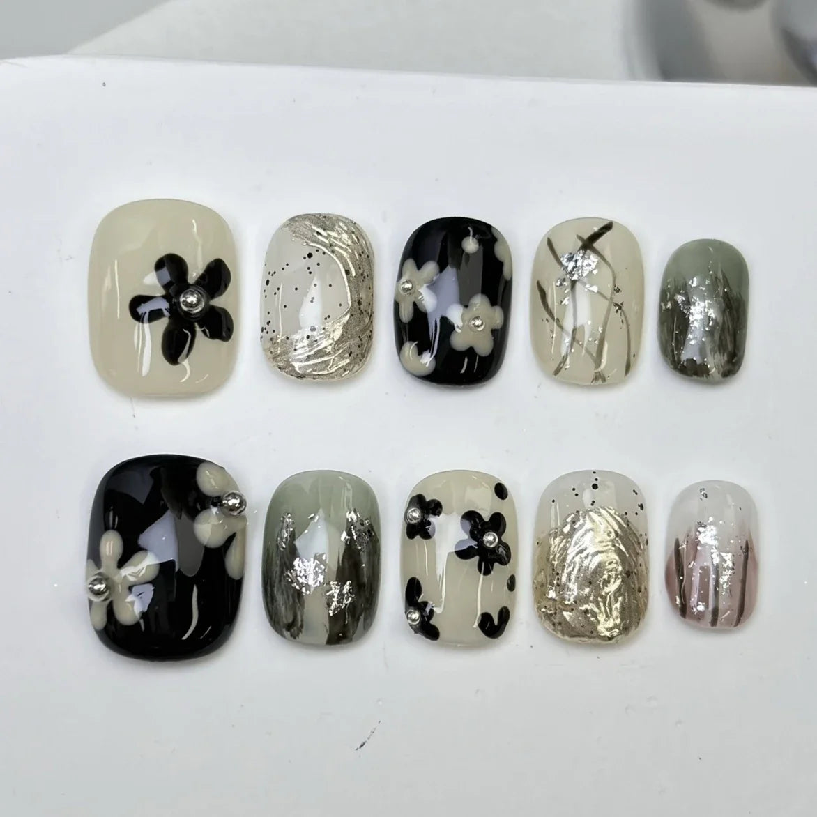 10Pcs Handmade Short Round Fake Nails with Glitter Cat Eye Retro Hand-drawn Bow Design Nail Tips Art Lovely Reusable Nail Autumn