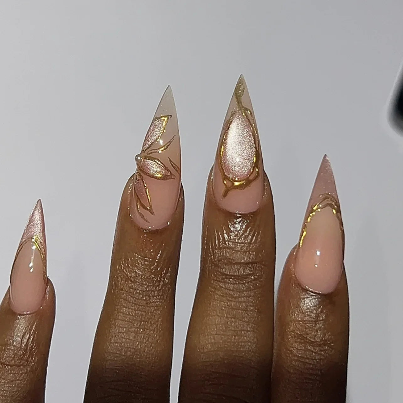 24Pcs Mid-length Almond False Nails 3D Gold Cat's Eye French Flower Design Press on Fake Nails Detachable Full Cover Nails Tips