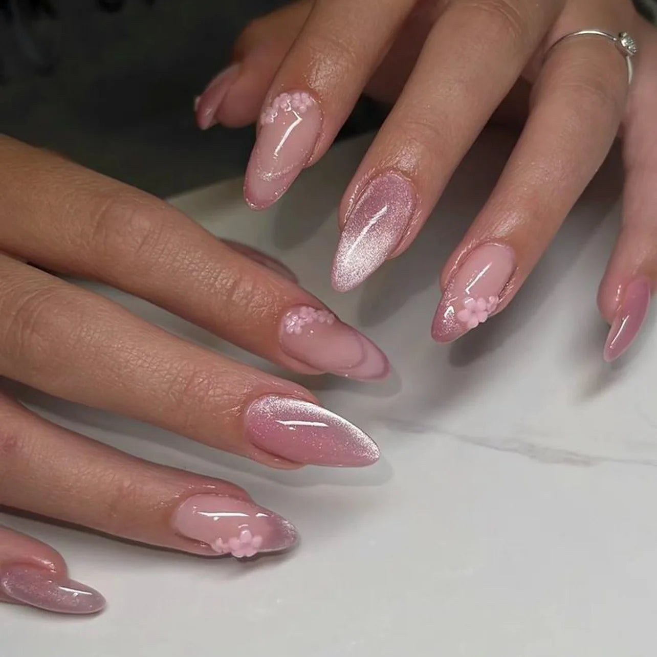 24pcs Nude Pink Cat Eye Press on Nails Shiny French Almond False Nail Tips Wearable Reusable Sweet Flower Decor Fake Nails
