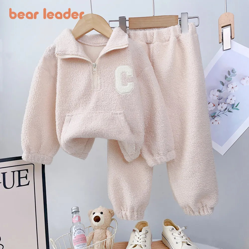 Set Pemimpin Bear Girls 'New Children's Autumn Baru Domba Domba Berdiri Kerah Pullover Top+Pants Two Piece Kids' Set Fashion