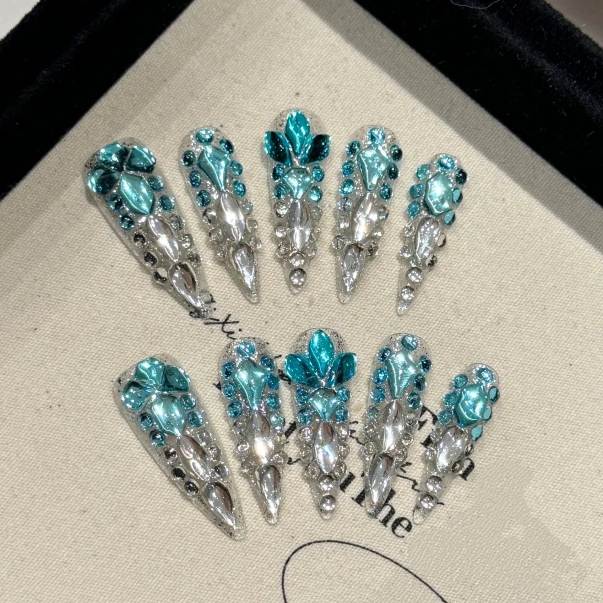 10pcs Handmade Press on Nails Sets Diamond Red Full Cover Nail Tips Long Stiletto Almond Fake Nail Art Detachable False Nails