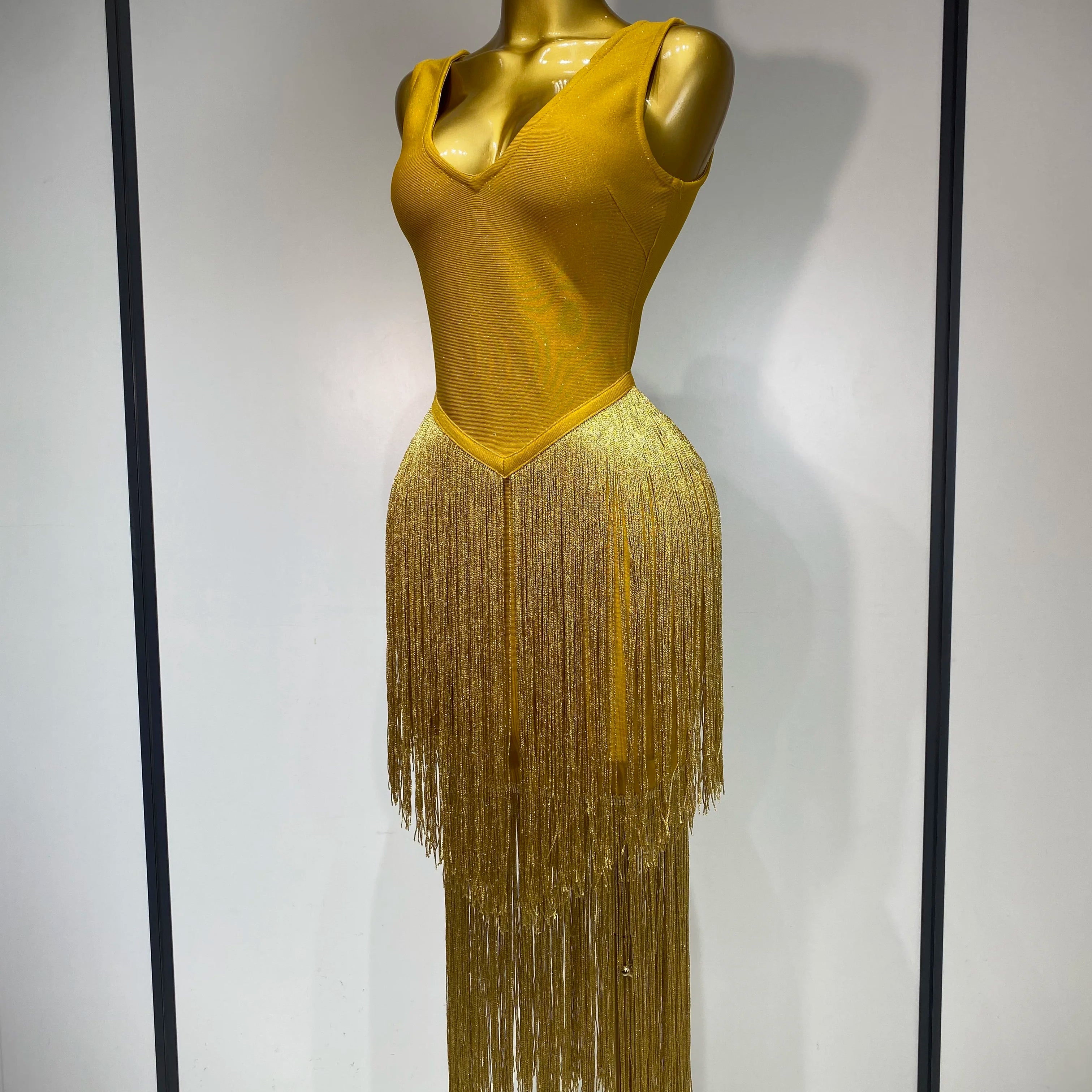 Sexy V Neck Yellow Tassels Women 2025 Prom Dress Sheath Sleeveless Party Gown Elegant Formal Luxury Birthday Club Dresses