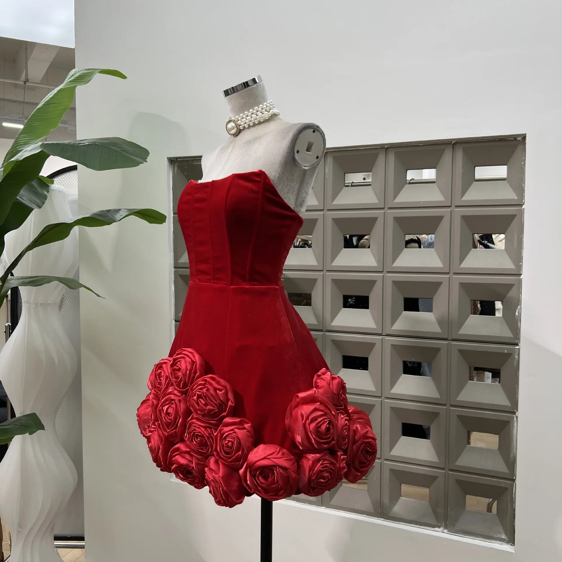 Vestido de baile de veludo sexy sem alças, preto e vermelho, minivestido fofo para festa de aniversário, encontro para meninas, sessão de fotos