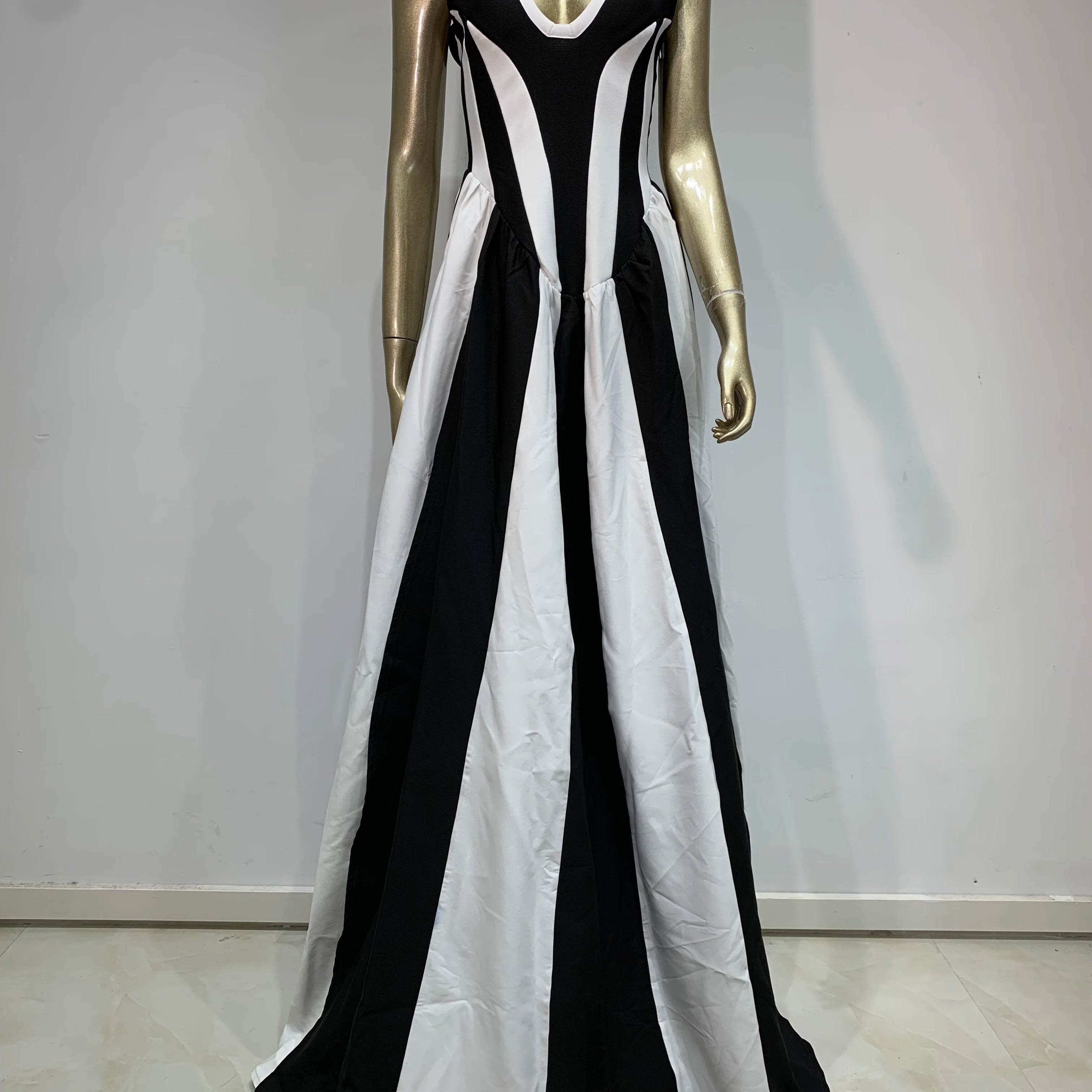 Women Celebrity Sexy V Neck Flower Black White Striped Maxi Long Bodycon Bandage Dress 2025 Elegant Evening Club Party Outfit