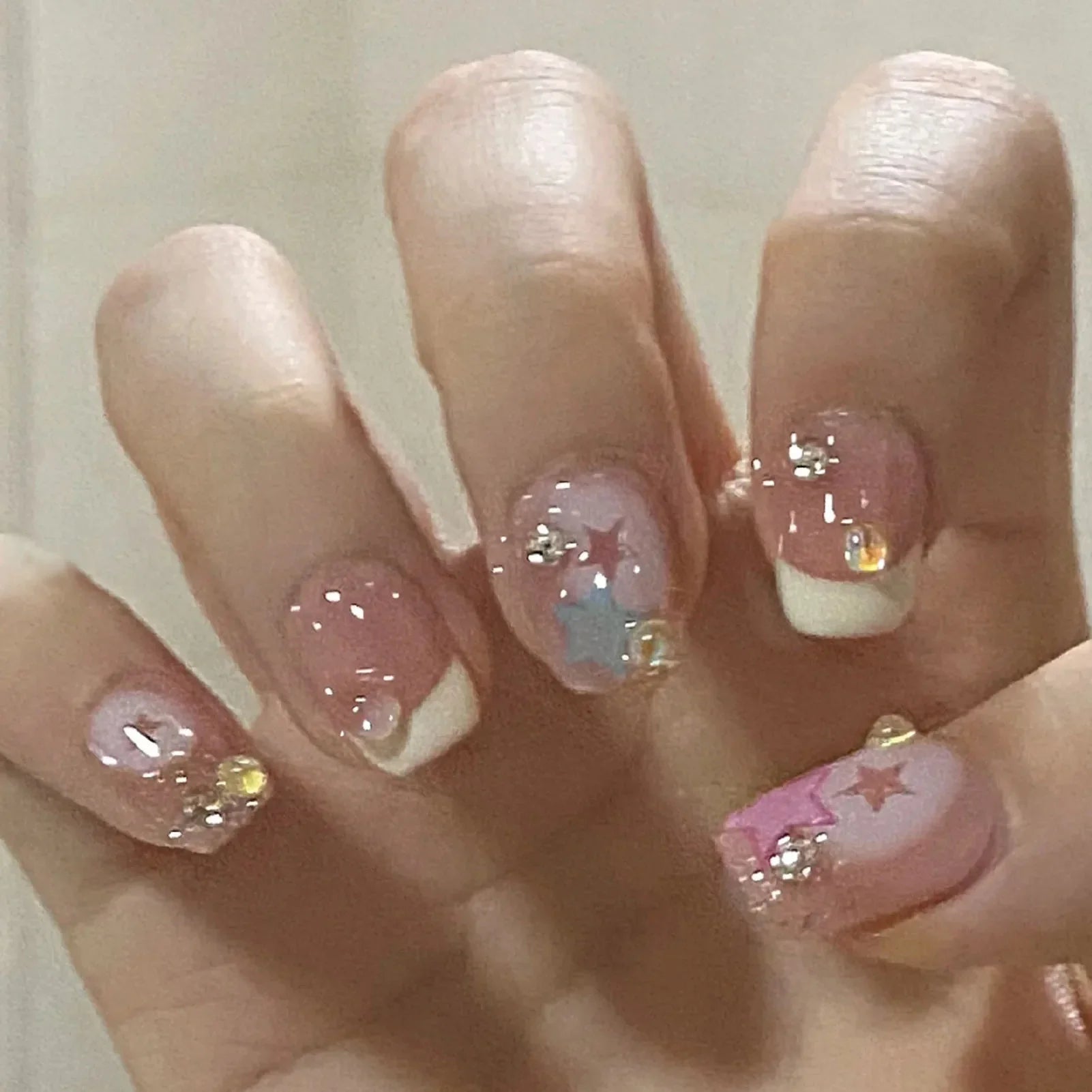24Pcs Gentle Women White French Fake Nails Nude Color Press On Nail Colorful Star Printed Y2K Girls Charm Manicure Diamond Decor
