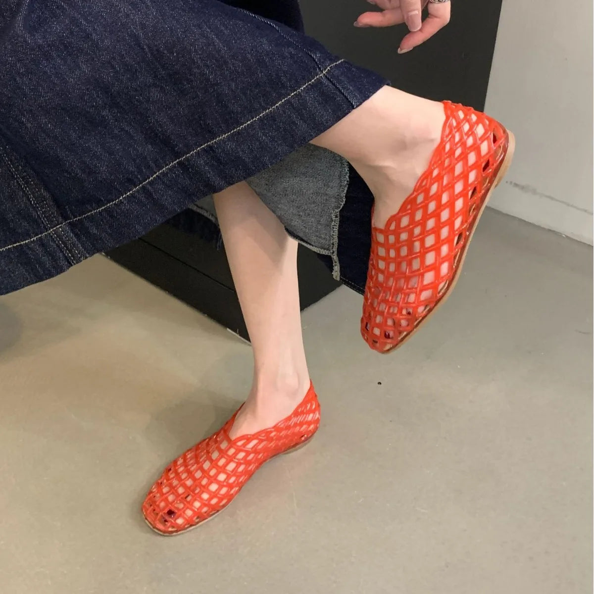 Summer Jellies Shoes Women Fashion Transparent Mesh Hollow Out Beach Shoes Ladies Flat Sandals Colourful Round Toe Jelly Sandals