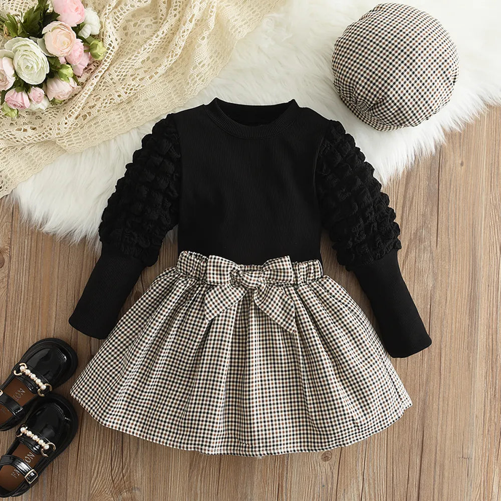 Girls 'set 2023 herfst nieuwe kinderronde nek top+boog plaid korte rok+hoed driedelige kindermode set