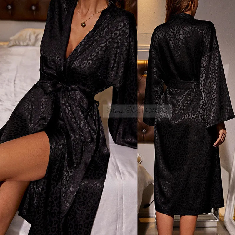 Yeni dişi bornoz siyah baskı leopar kimono bantrobe elbisesi kemer seksi v yaka nightwear gevşek ipek saten ev elbise