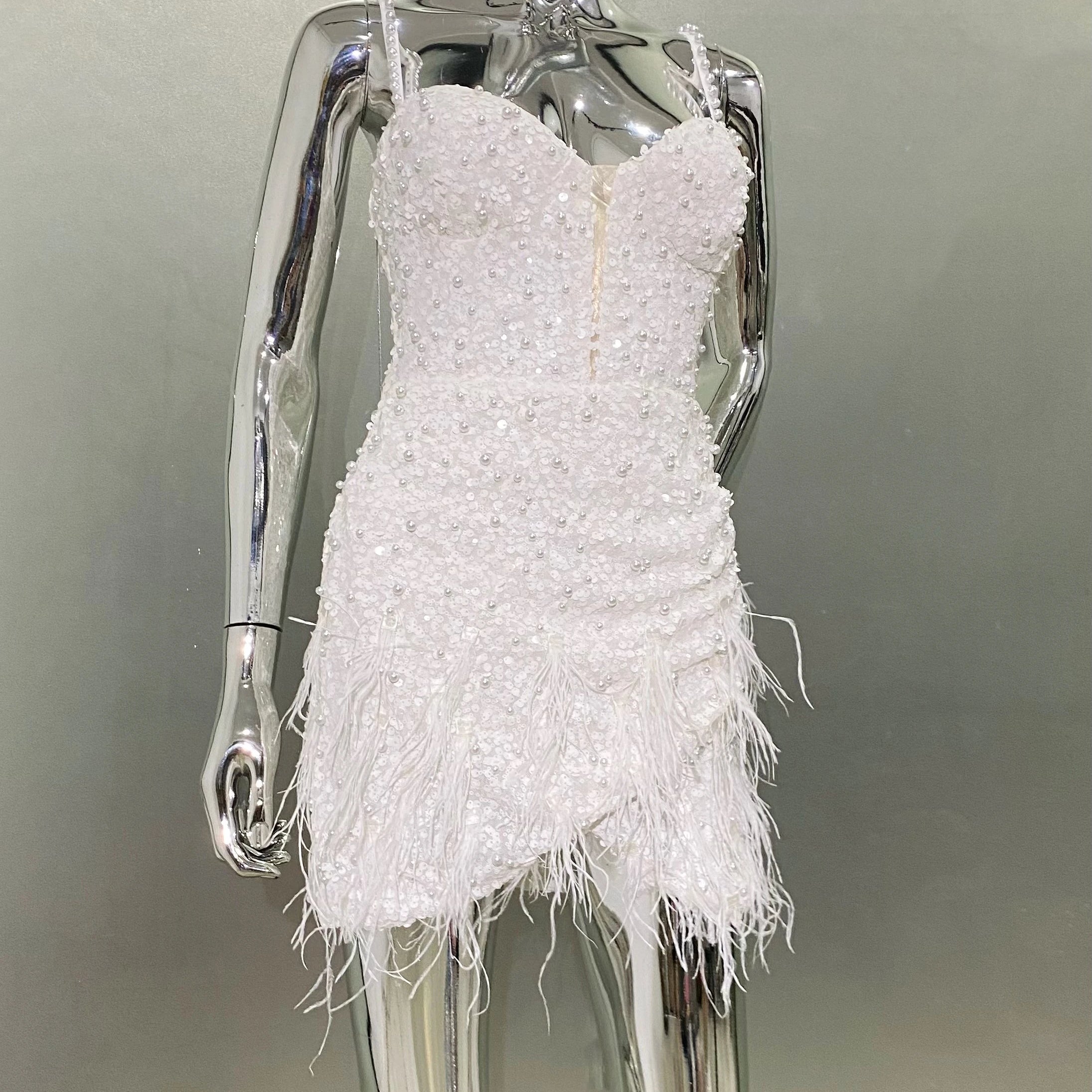 Summer White Color Women Sleeveless Sexy V-Neck Bodycon Mini Dress Pearl Beading Feathers Nightclub Party Birthday Dress