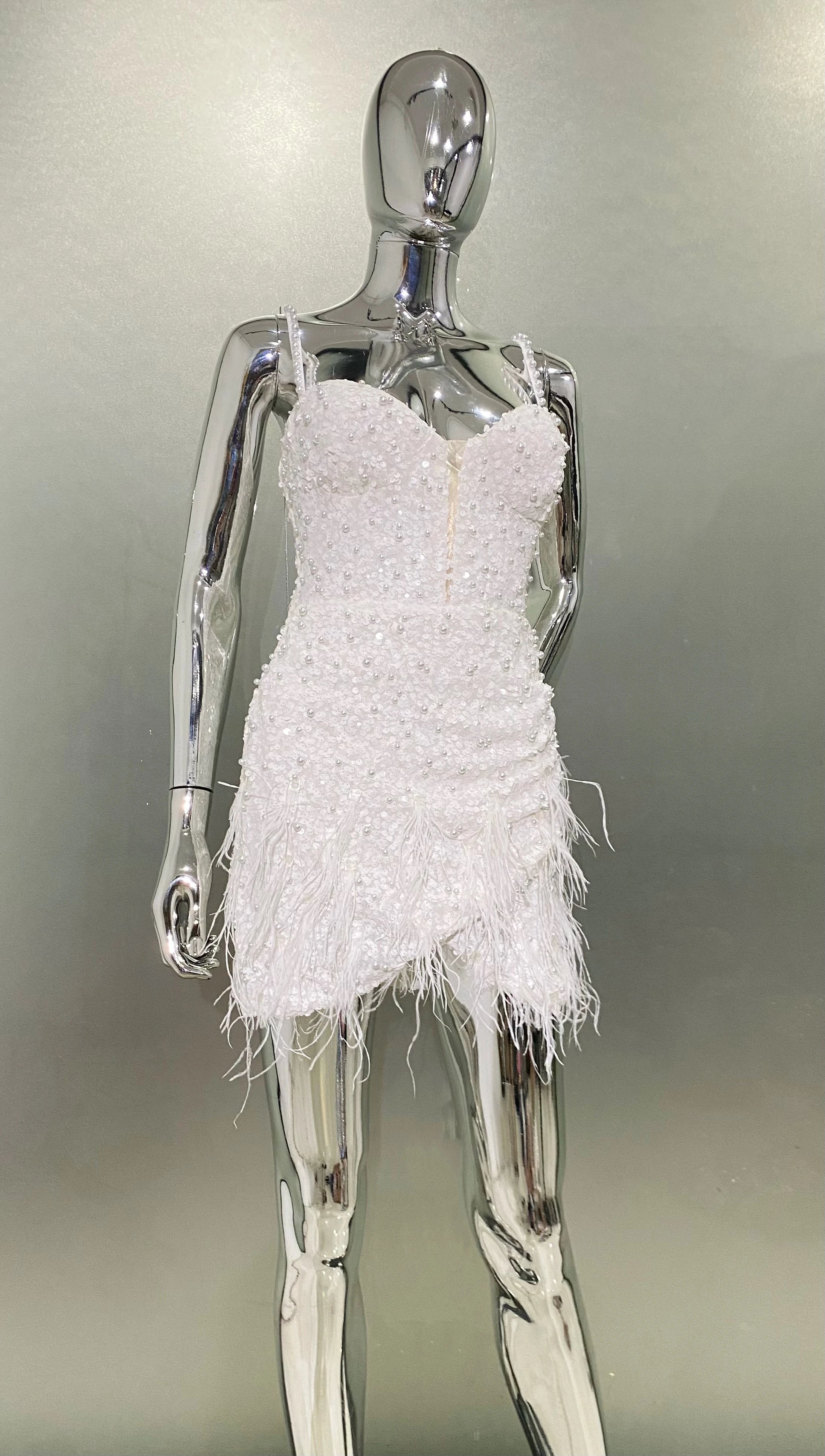 Summer White Color Women Sleeveless Sexy V-Neck Bodycon Mini Dress Pearl Beading Feathers Nightclub Party Birthday Dress