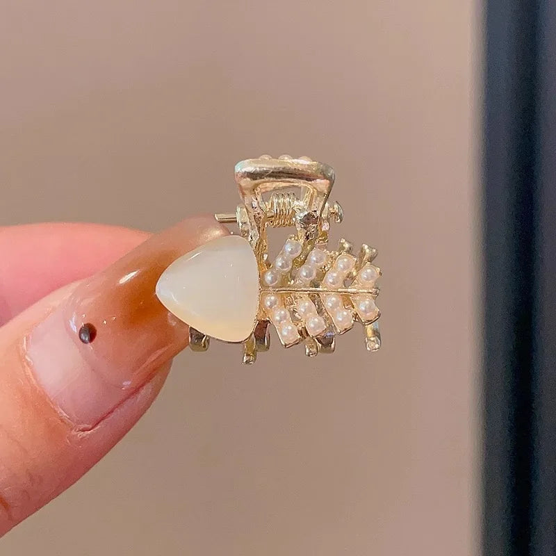 Mini Pearl Hair Claws Clips for Women Elegant Rhinestone Headwear Hairpins Hair Crab Barrettes Hair Accessories for Women p One Size