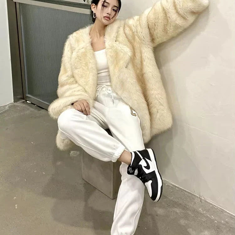 Lautaro Winter Loose Casual Thick Warm Soft Hairy Faux Fur Coat Women Luxury High Quality Furry Fluffy Jacket Korean Fashion