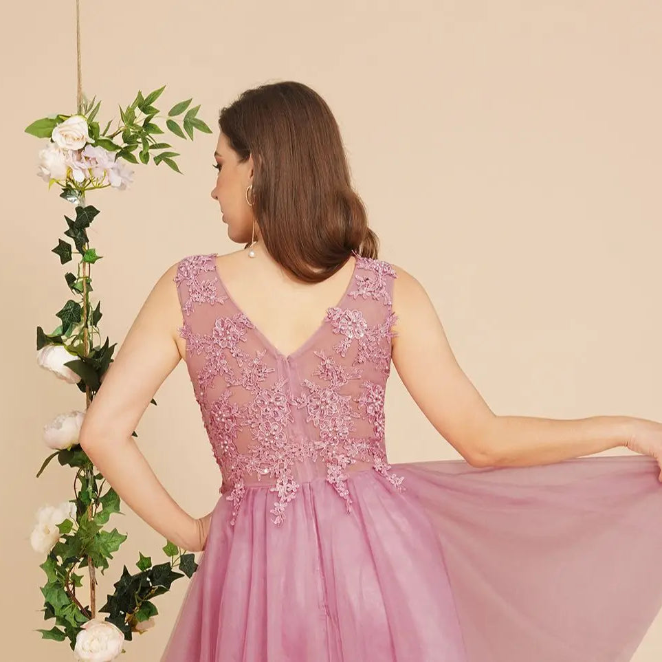 Short Homecoming Dress Illusion Neckline Sleeveless Floral Appqulies Evening Dress With Integrated Cup Chiffon Skirt