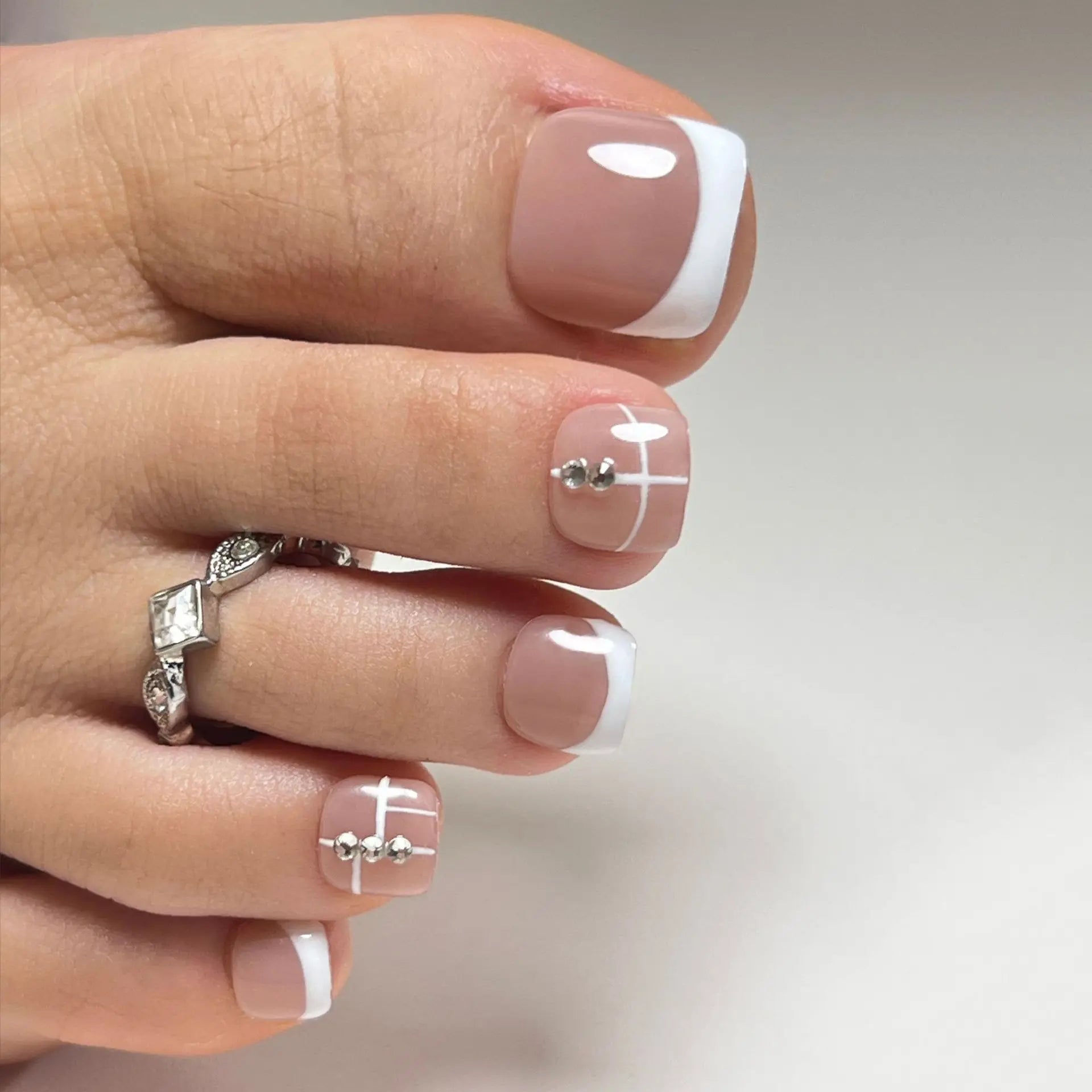 24Pcs Butterfly Design False Toe Nails with Rhinestone Short French Press on Fake Nails Wearable Finished Full Cover Nail Tips