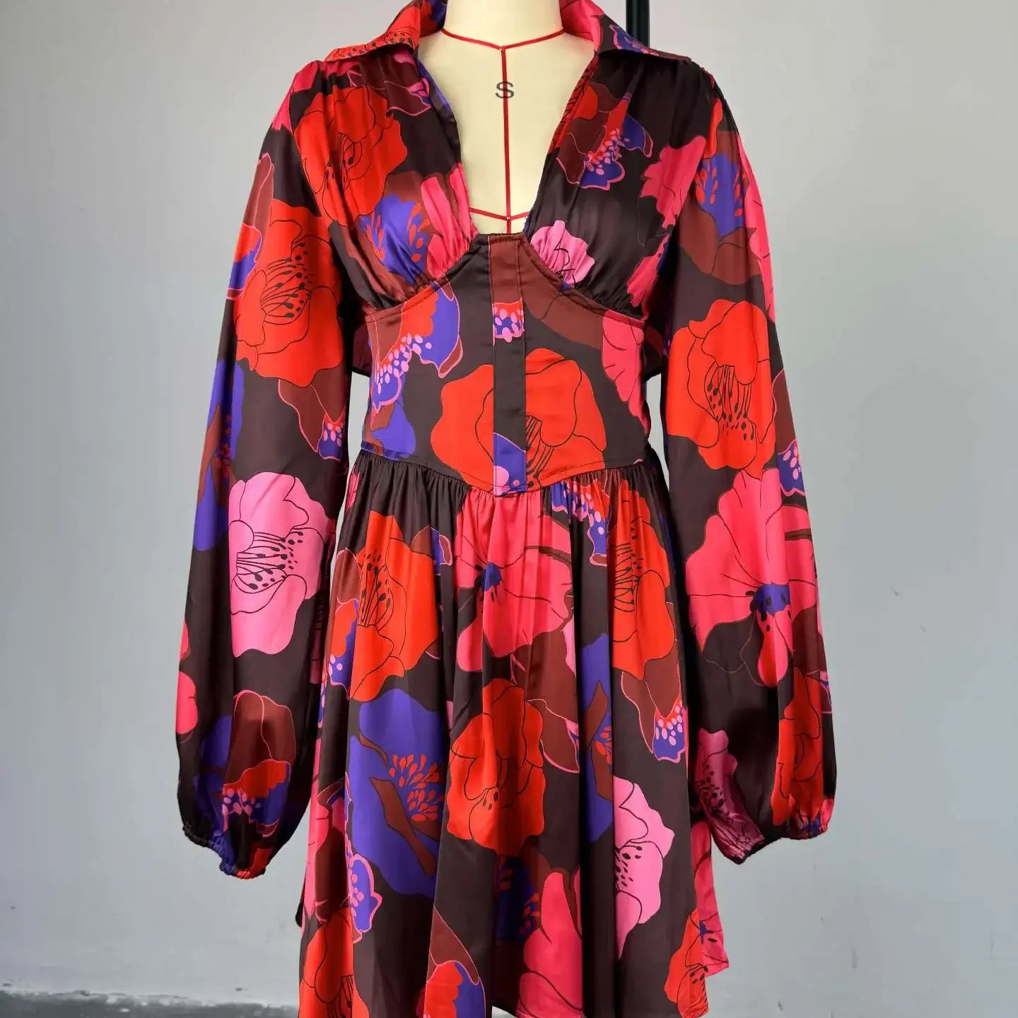 CM.YAYA Women V-neck Long Sleeve Pleated Floral Print Mini Dress Sweet elegant Sexy Birthday Beach Night Party Vestidos Dresses