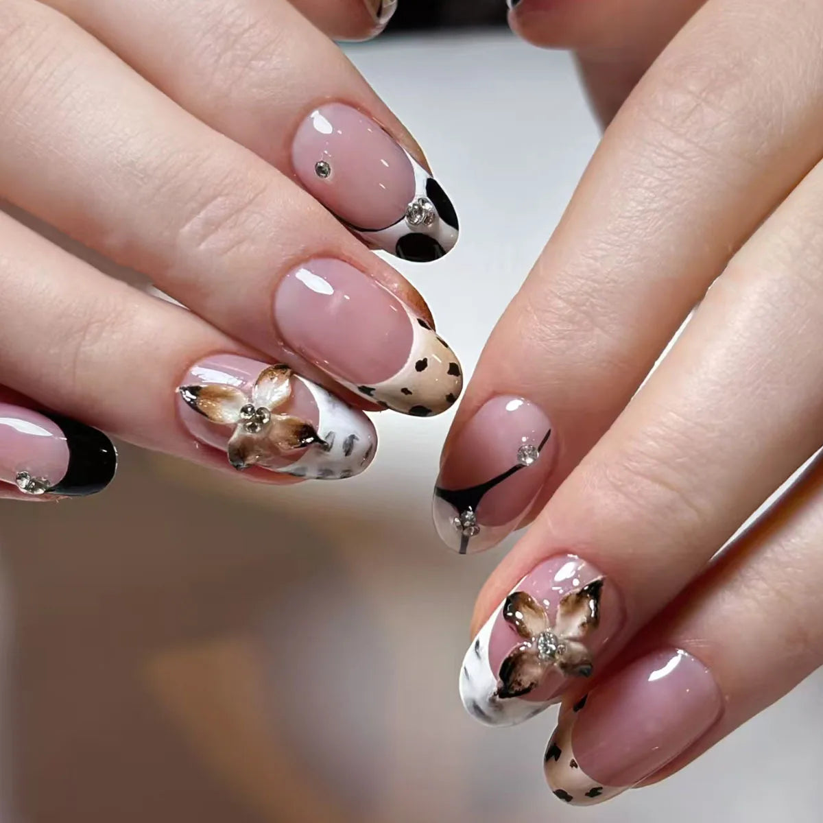 24pcs Finished Press on Nails Sets Y2k Rhinestone Almond Stick on Nail Short Oval French Red Fake Nail Detachable False Nails