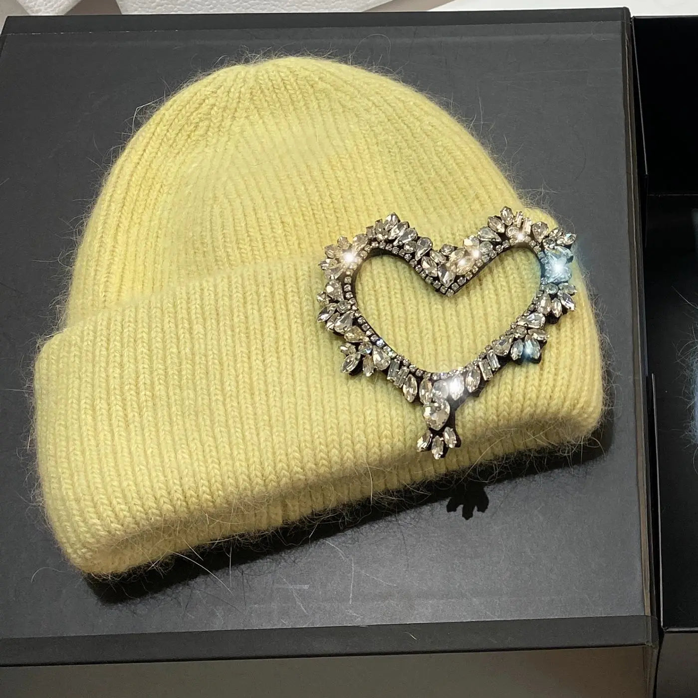 Luxury Rhinestones Heart Pattern Knitted Hats for Women Winter Warm Beanie Knit Bonnet Outdoor Wool Skullies Skiing Cap Light Yellow