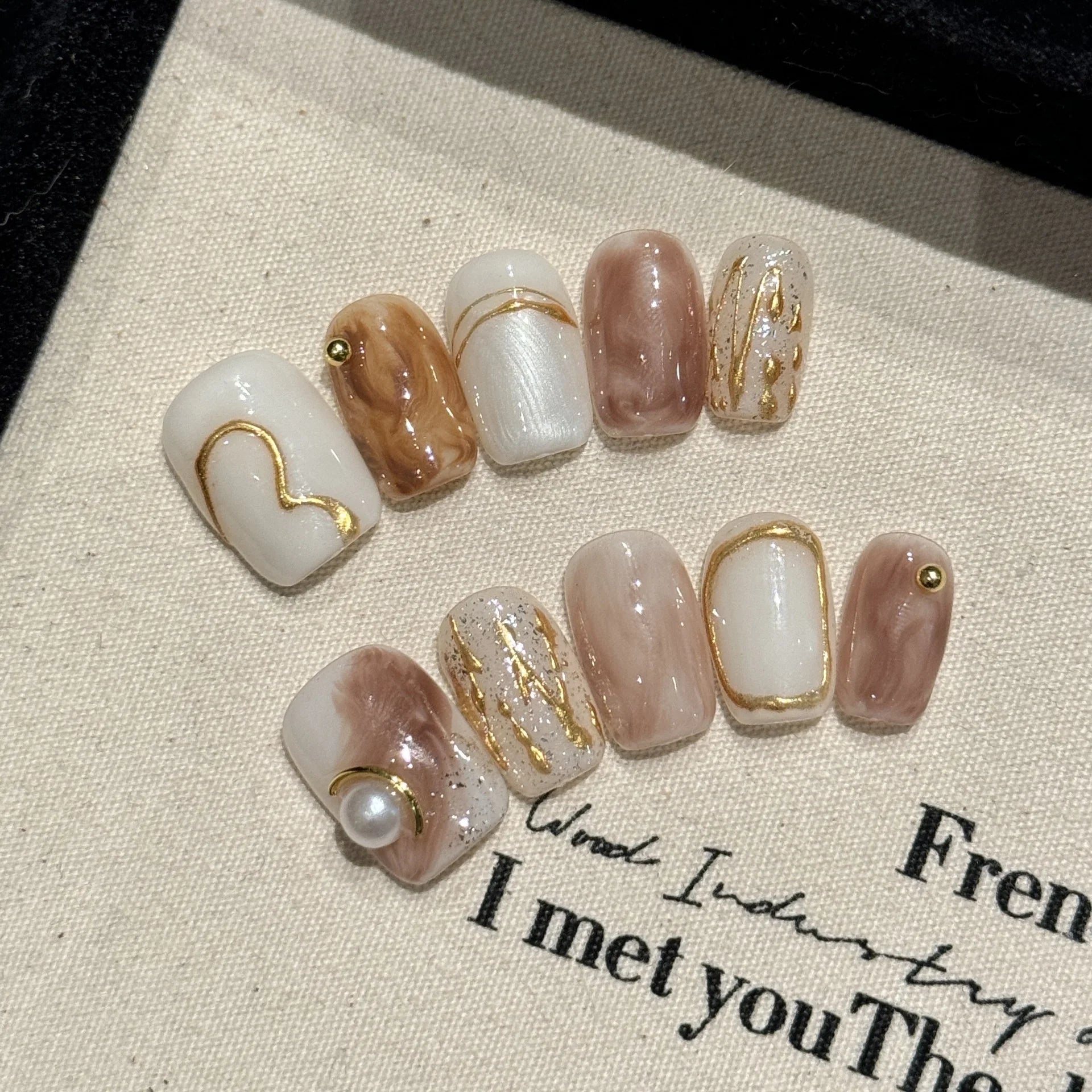 10Pcs  Mid-length Fake Nails New Caramel Amber Ballet Square Wearing Nail Set with Cat Eye Gold Foil Autumn French Manicure Nail