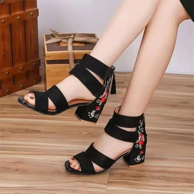 Summer Ethnic Style Embroidered Mid-heel Sandals Women All-match Thick Heel Elegant Retro Open Toe Embroidered Shoes Women 001