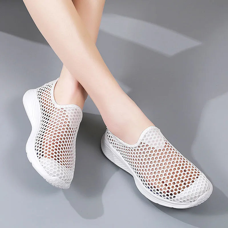 Women Sports Shoes Breathable Mesh Sandals Light Quick Dry Comfortable Women Running Flat Shoes