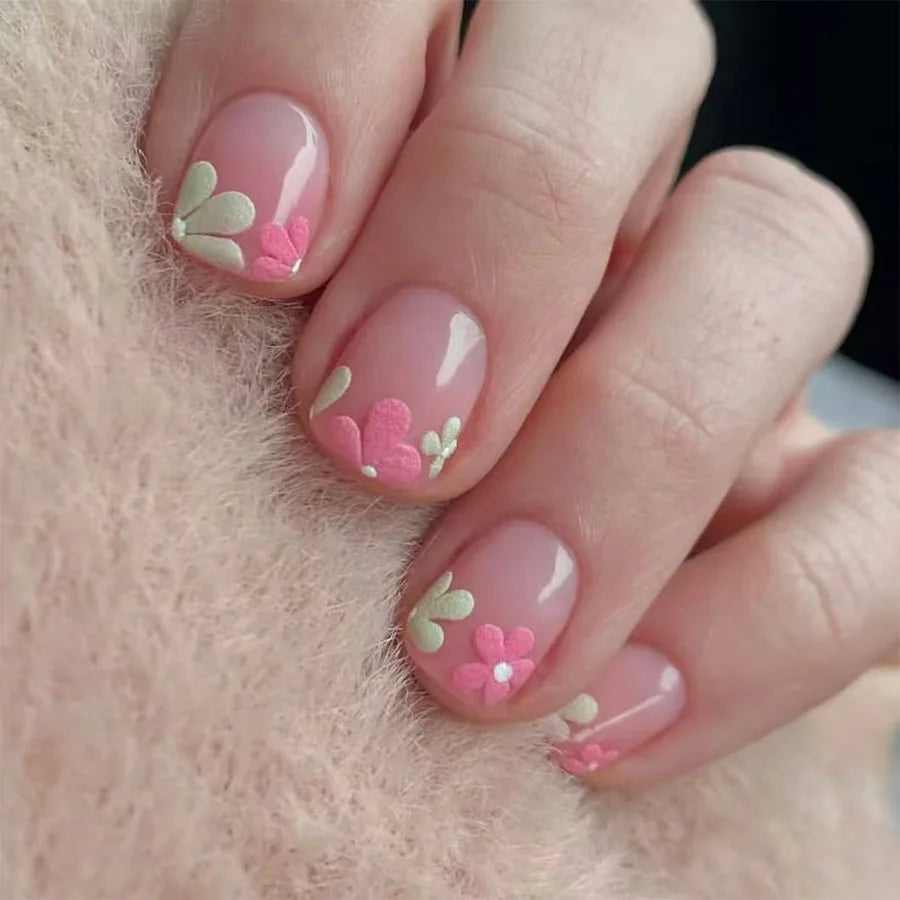 24Pcs Short Square Gradient Fake Nails with Jelly Glue Red Fresh Strawberry Fruit Flower Design Press on Nails Wearable Finished