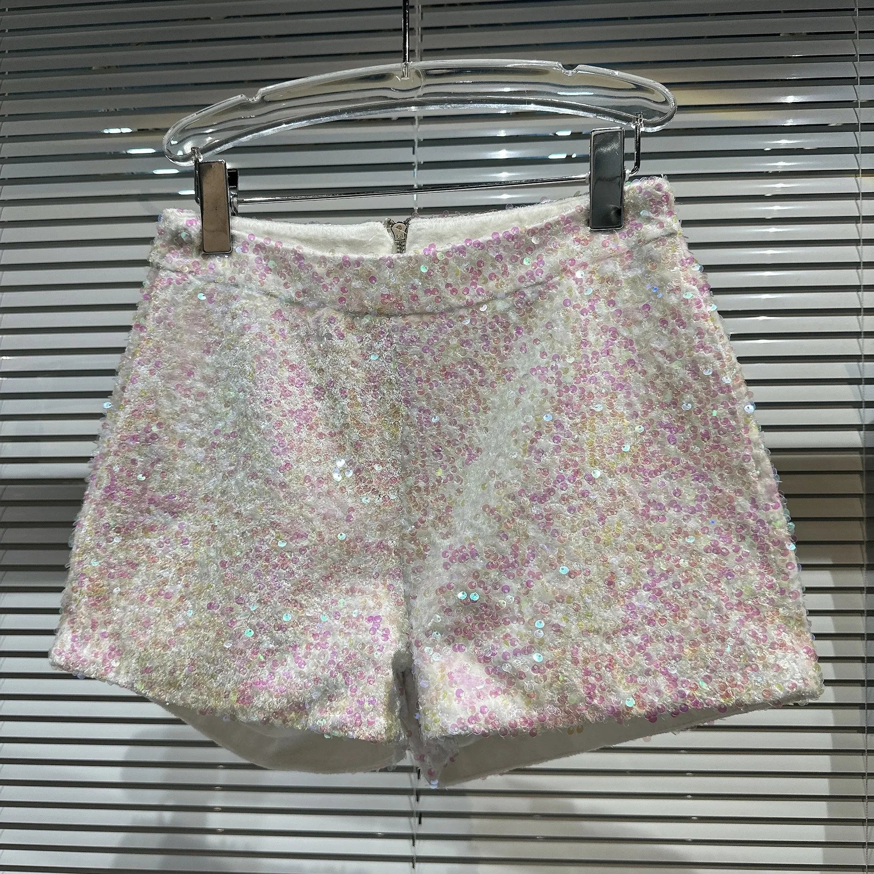 New Clubwear Shorts Ladies Sexy Sequins Shorts Loose High Waist Streetwear Wide Leg Short Pants Sliver Black Women Clothing WHITE